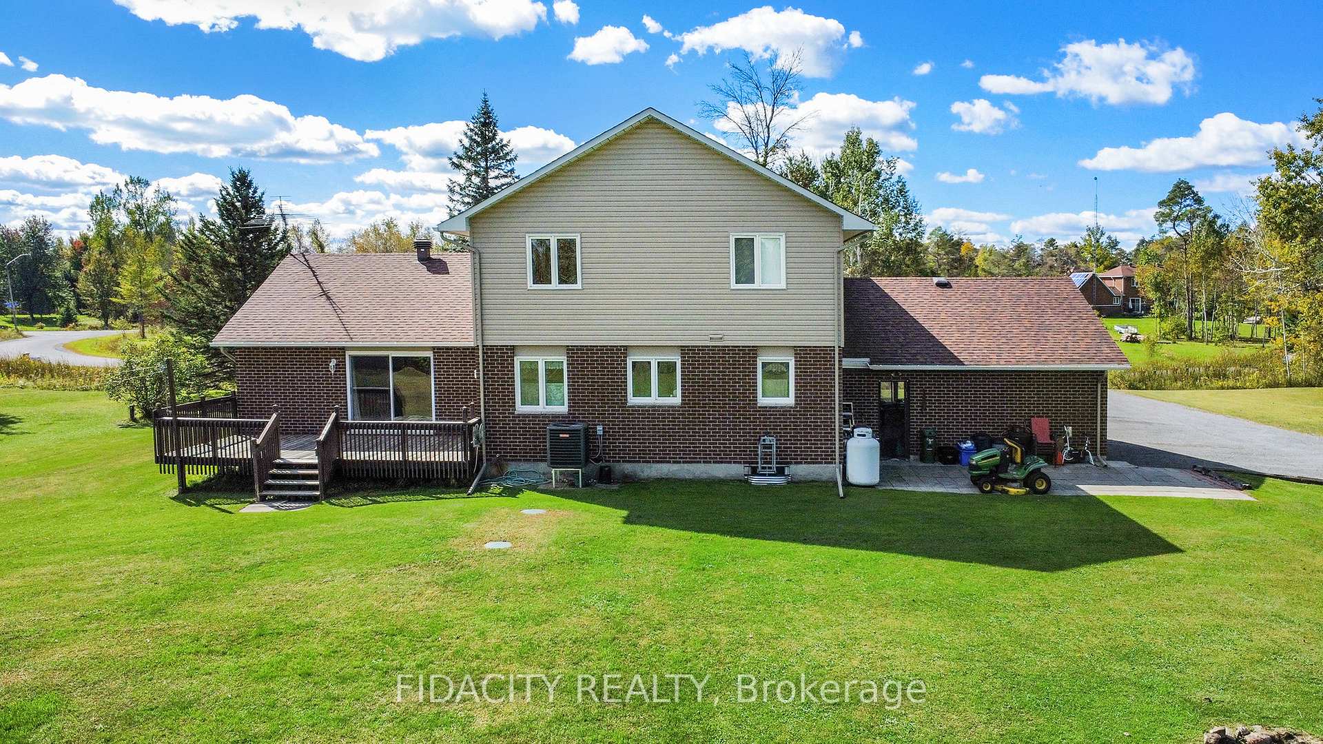 Photo 42 of 5 Rogers Creek Way, Ottawa, Btwn Franktown Rd. & Fallowfield Rd. — HOMEH