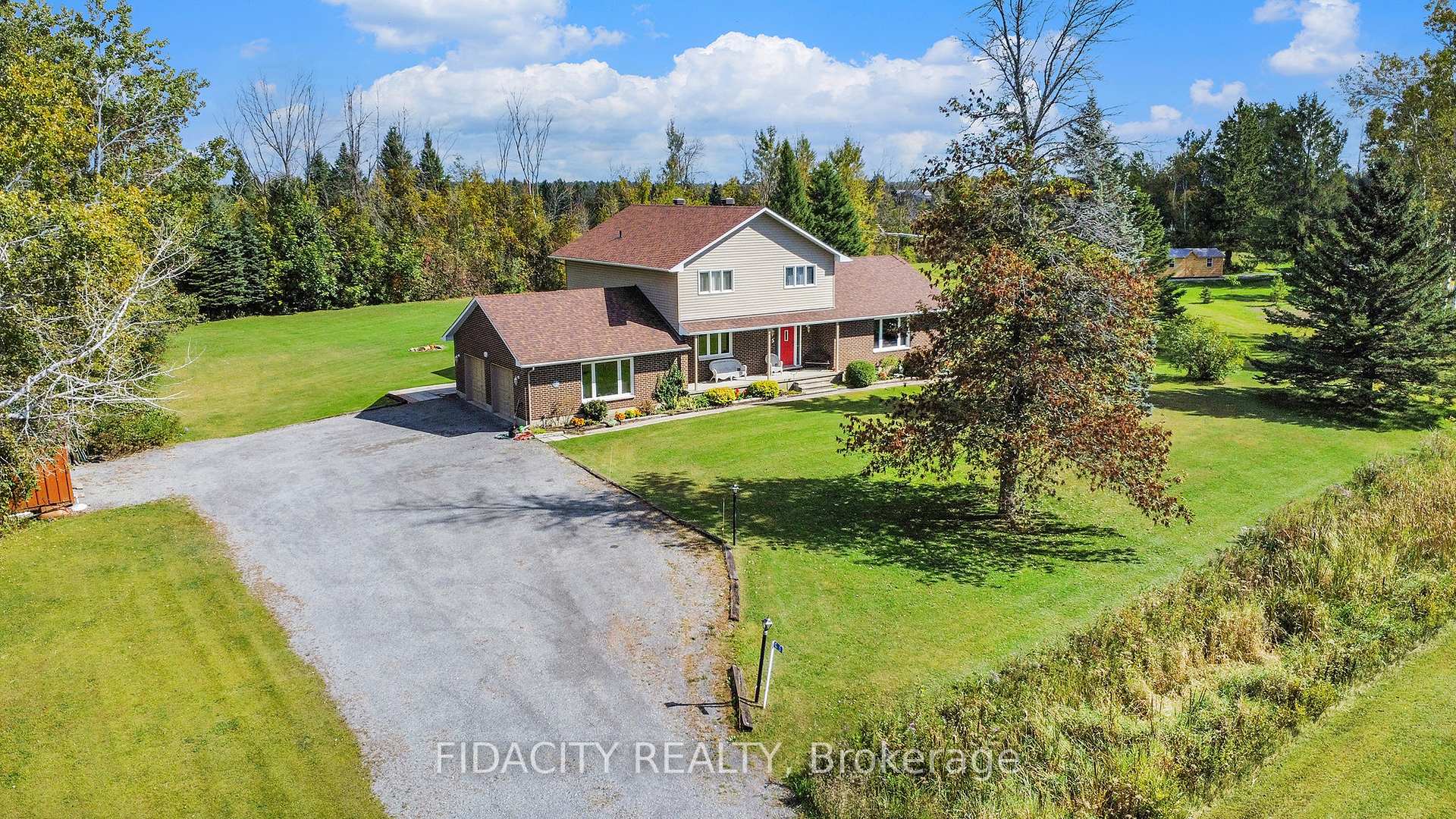 Photo 1 of 5 Rogers Creek Way, Ottawa, Btwn Franktown Rd. & Fallowfield Rd. — HOMEH