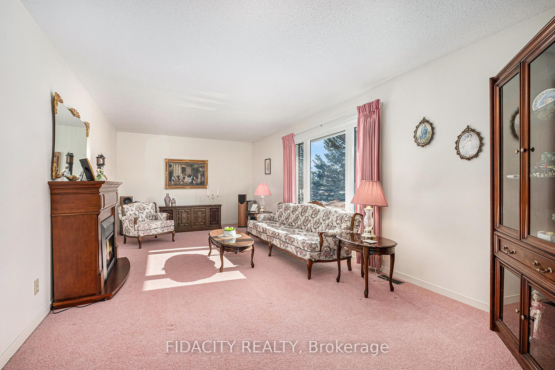 Photo 10 of 5 Rogers Creek Way, Ottawa, Btwn Franktown Rd. & Fallowfield Rd. — HOMEH