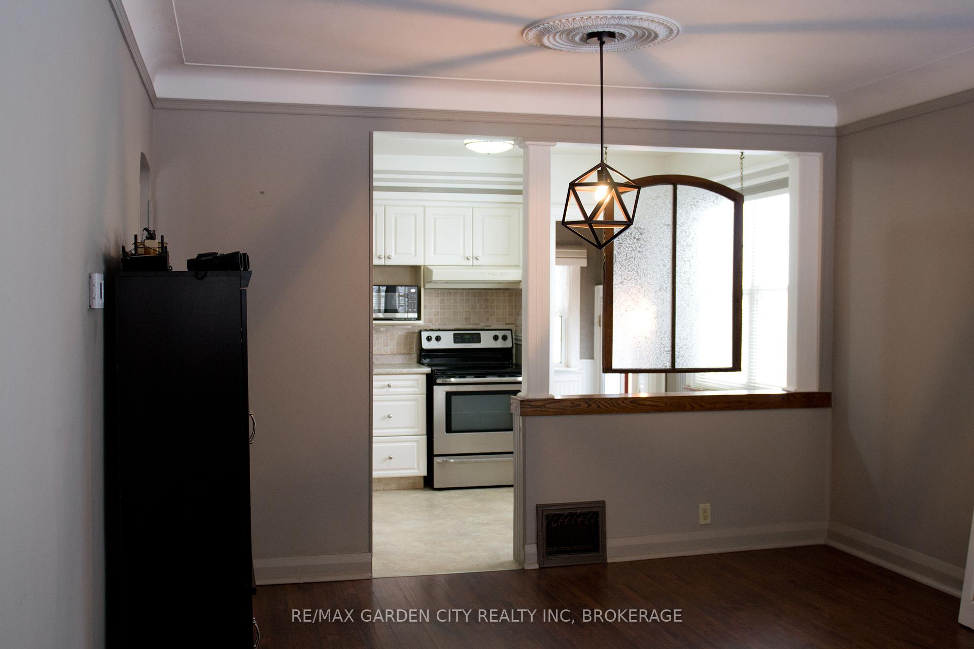 Photo 6 of 22 Currie Street, St. Catharines, Facer — HOMEH