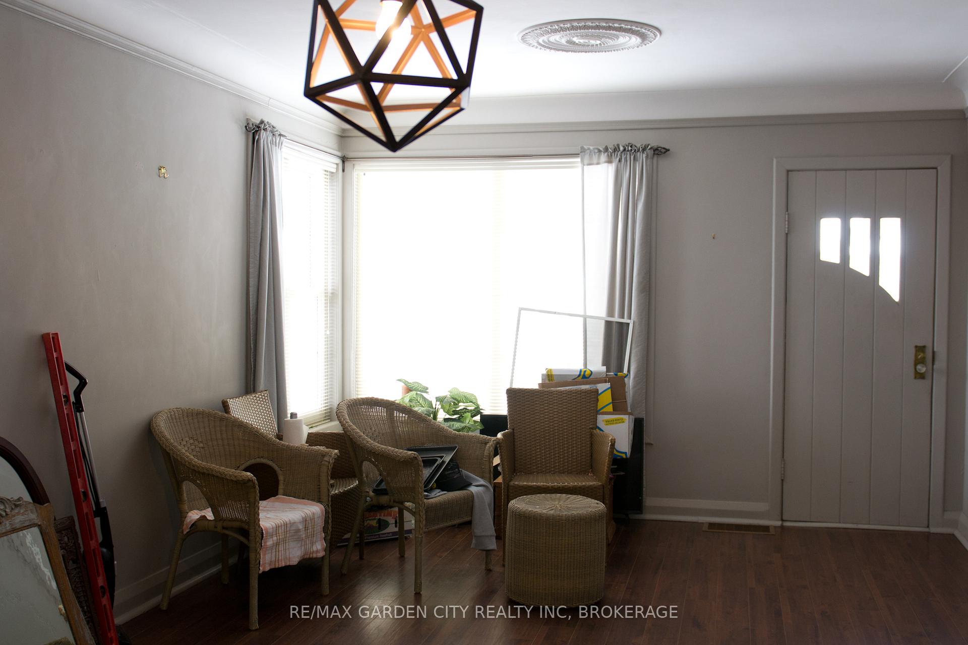 Photo 7 of 22 Currie Street, St. Catharines, Facer — HOMEH