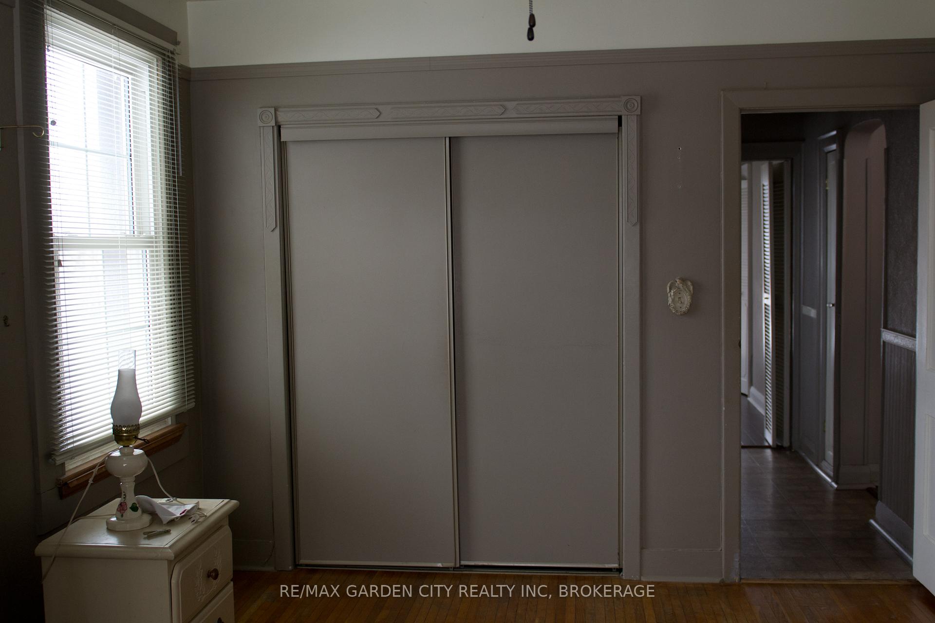 Photo 11 of 22 Currie Street, St. Catharines, Facer — HOMEH