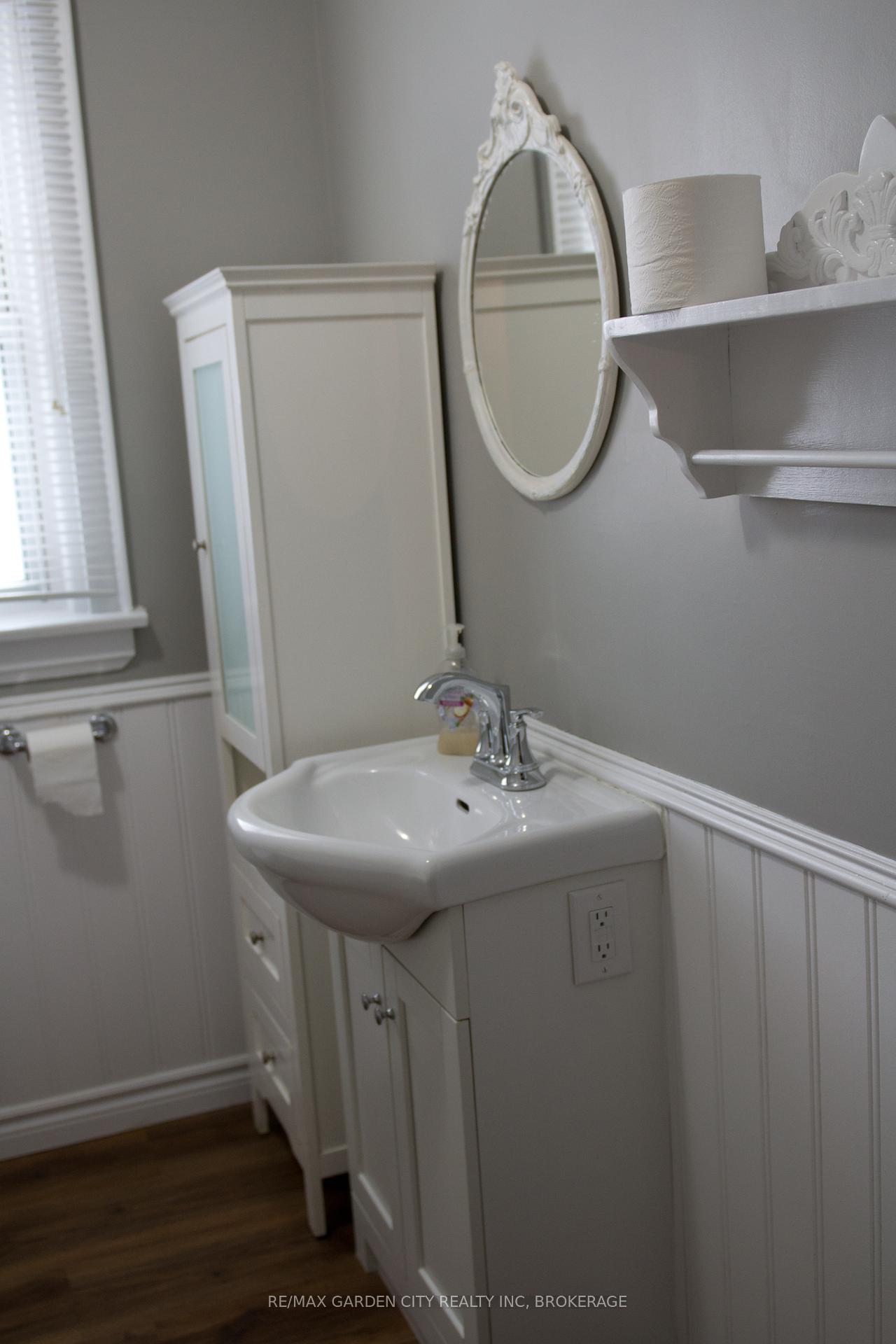Photo 13 of 22 Currie Street, St. Catharines, Facer — HOMEH