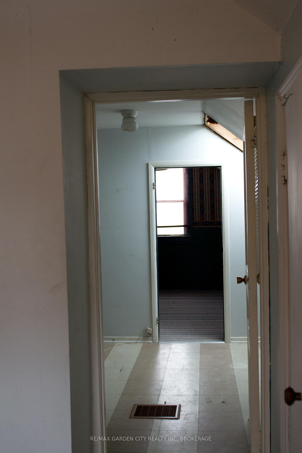Photo 61 of 22 Currie Street, St. Catharines, Facer — HOMEH