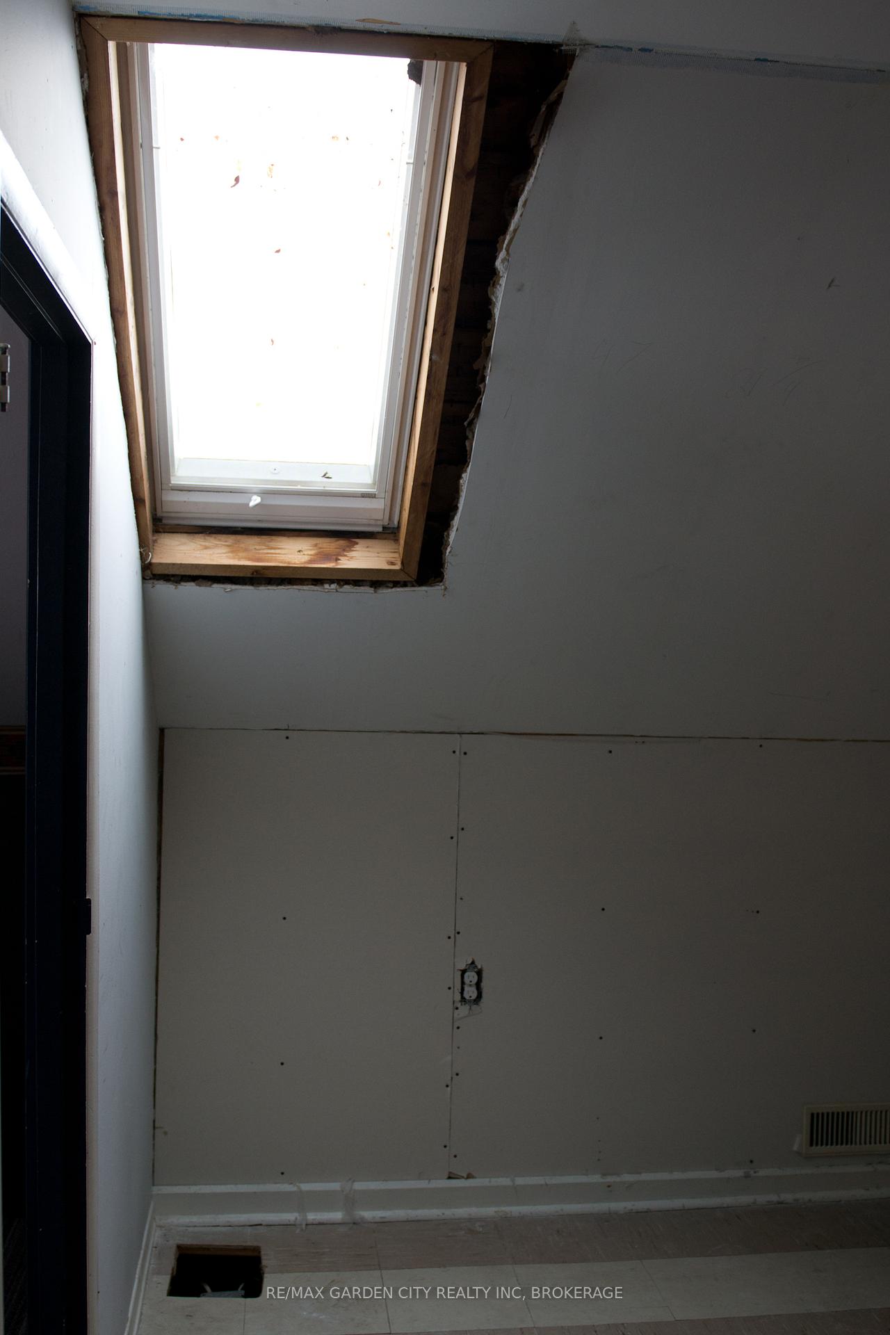 Photo 43 of 22 Currie Street, St. Catharines, Facer — HOMEH