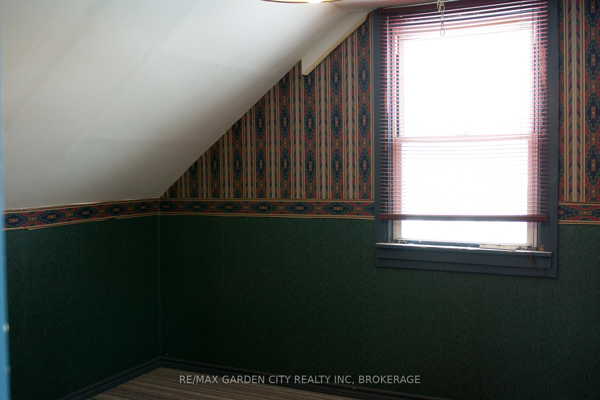 Photo 44 of 22 Currie Street, St. Catharines, Facer — HOMEH