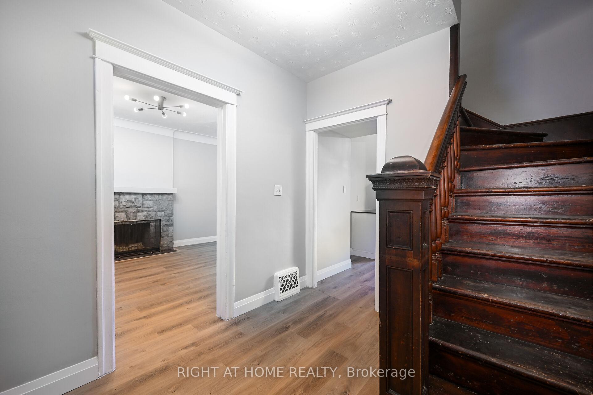 Photo 3 of 30 Fairleigh Avenue N, Hamilton, Gibson — HOMEH