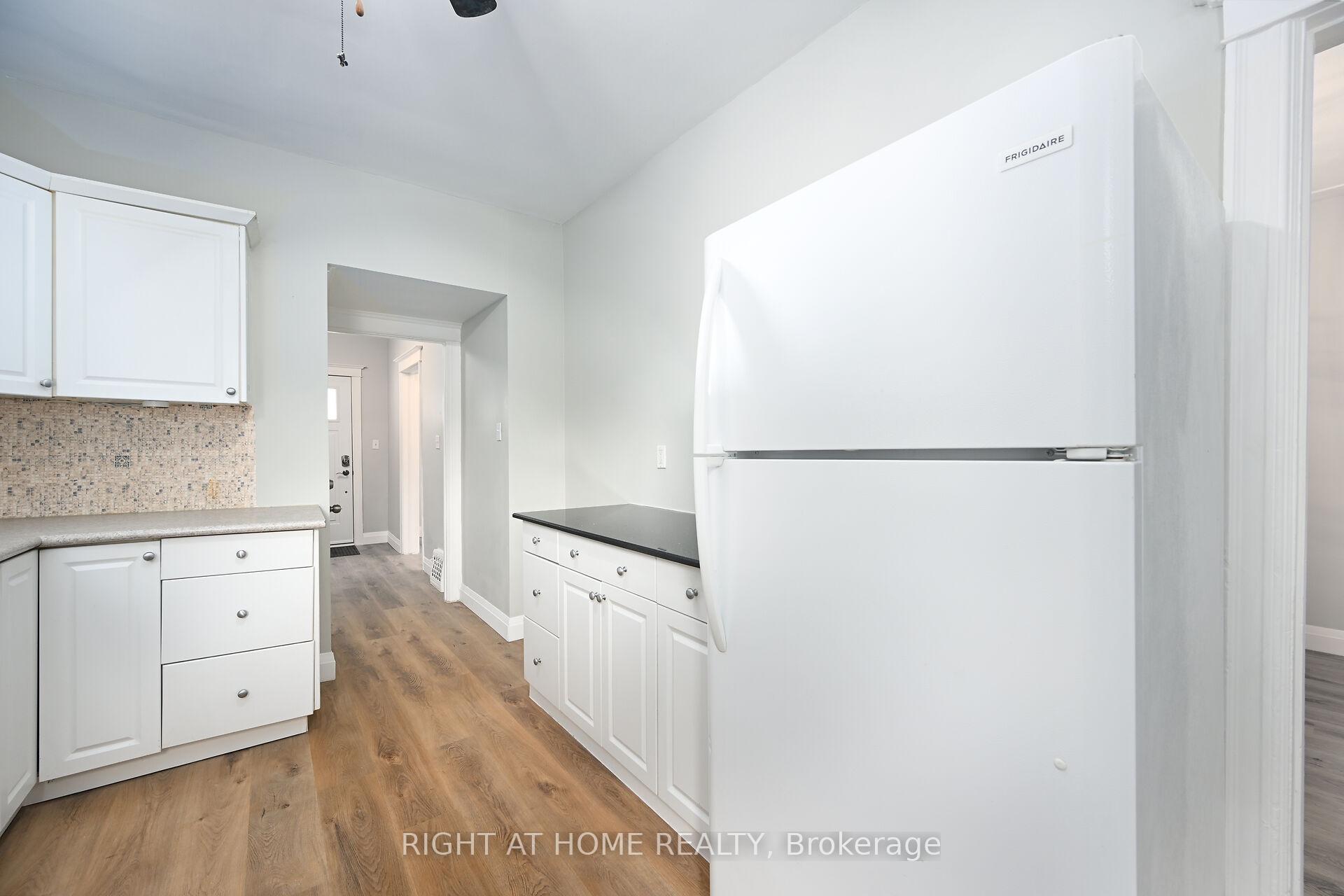 Photo 11 of 30 Fairleigh Avenue N, Hamilton, Gibson — HOMEH