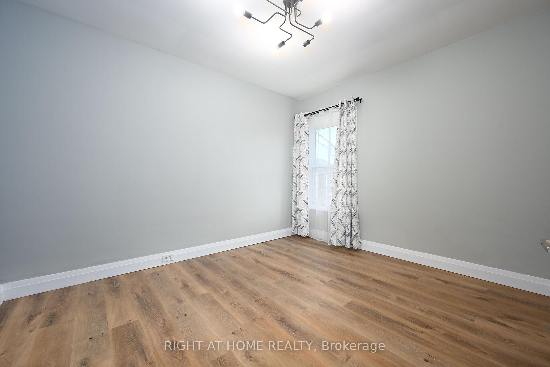Photo 14 of 30 Fairleigh Avenue N, Hamilton, Gibson — HOMEH