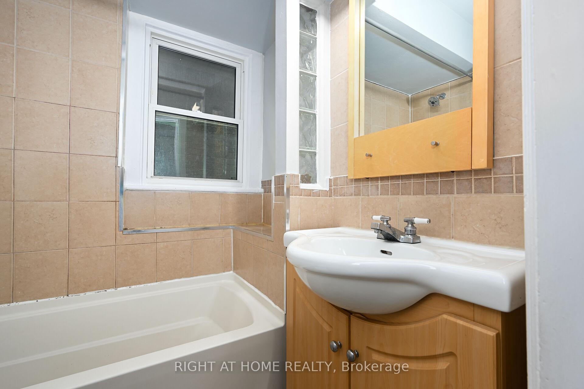 Photo 15 of 30 Fairleigh Avenue N, Hamilton, Gibson — HOMEH