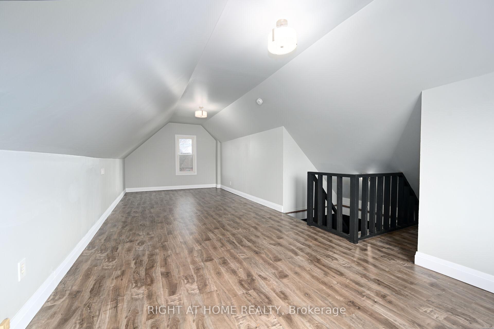 Photo 17 of 30 Fairleigh Avenue N, Hamilton, Gibson — HOMEH