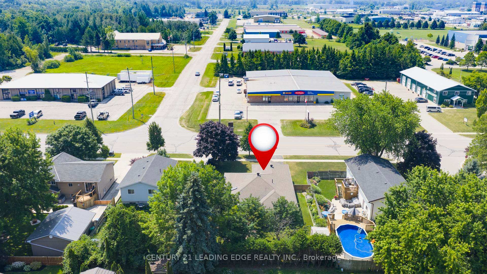 Photo 2 of 221 Suncoast Drive E, Goderich, Goderich (Town) — HOMEH