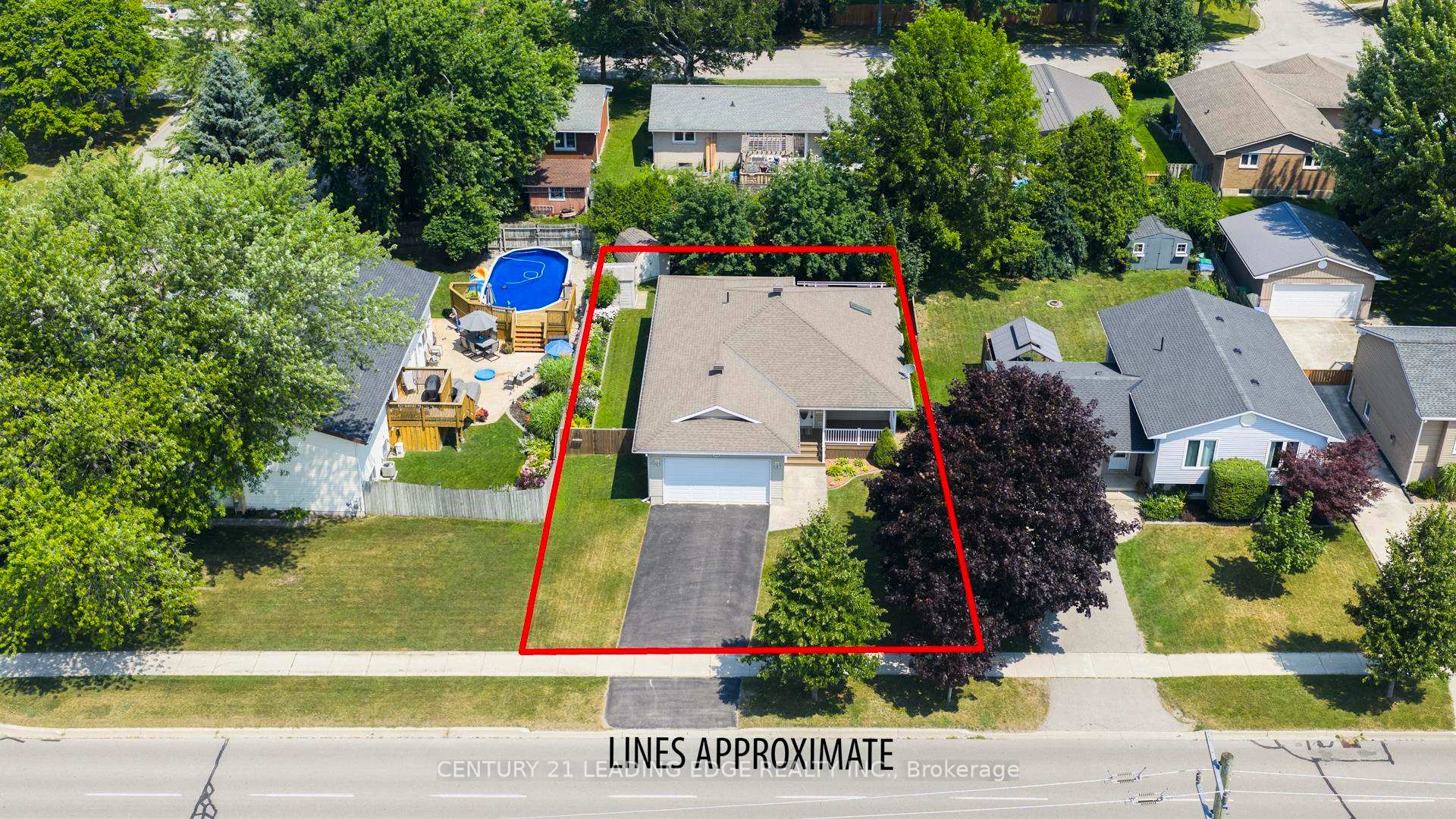 Photo 4 of 221 Suncoast Drive E, Goderich, Goderich (Town) — HOMEH