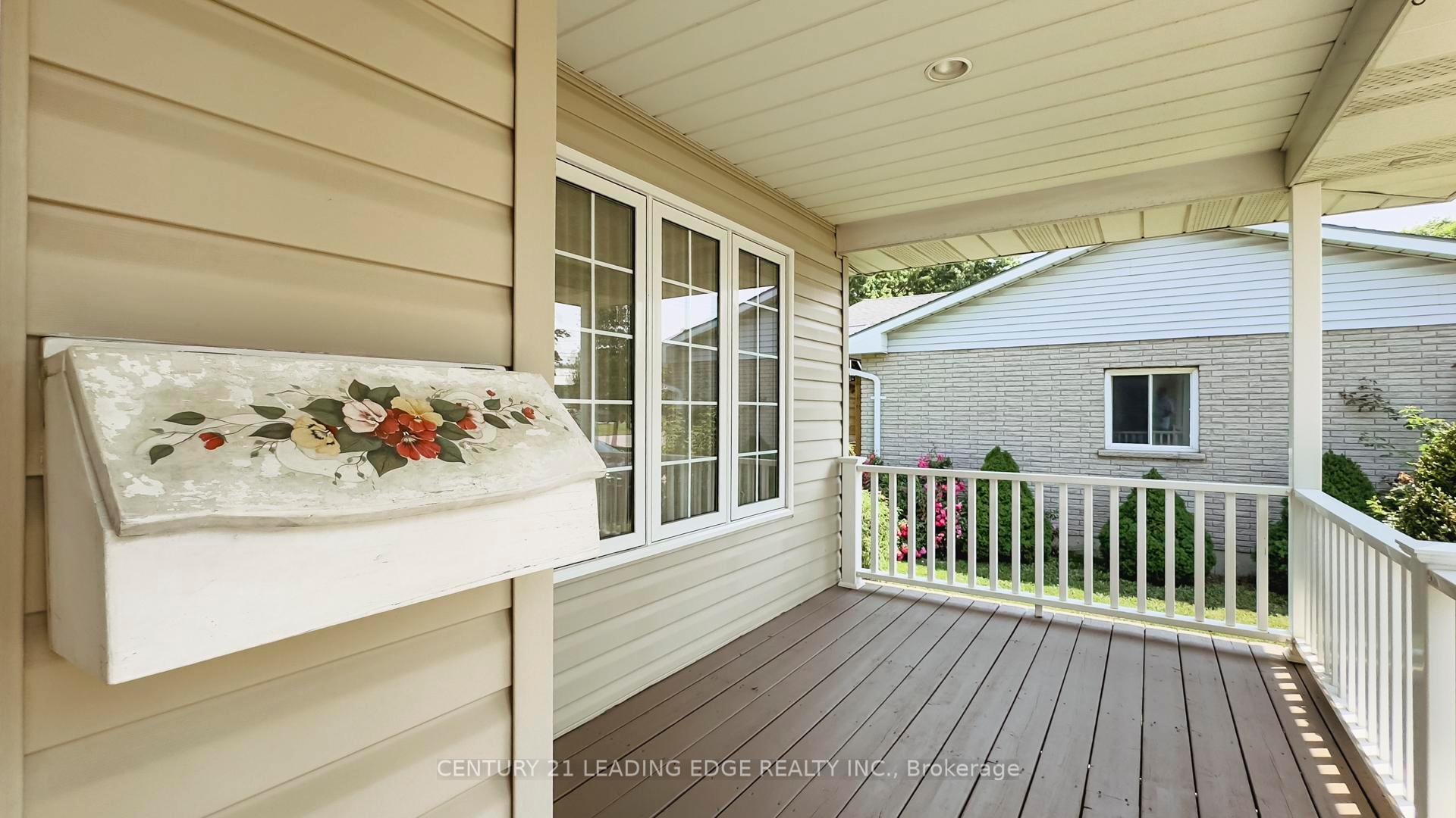 Photo 7 of 221 Suncoast Drive E, Goderich, Goderich (Town) — HOMEH