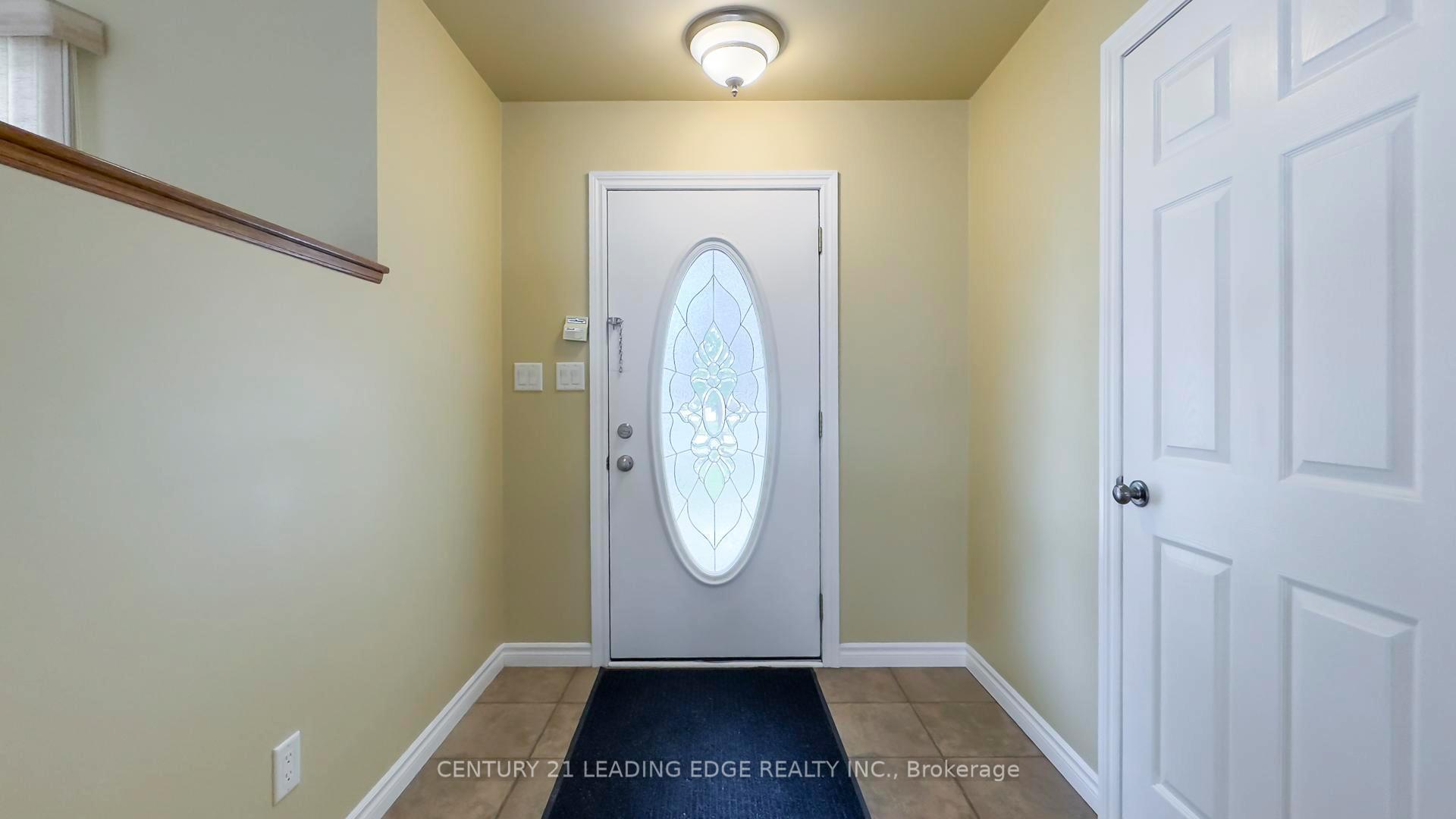 Photo 5 of 221 Suncoast Drive E, Goderich, Goderich (Town) — HOMEH