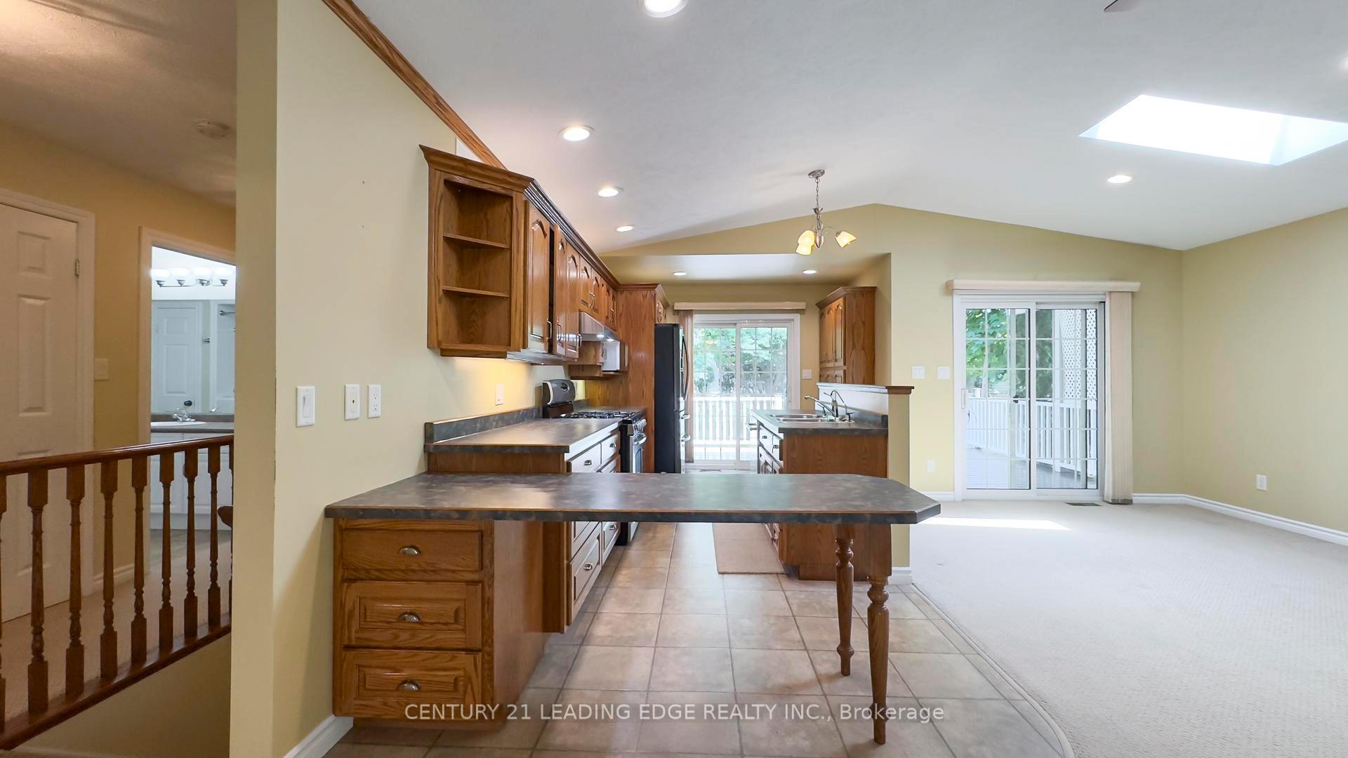 Photo 10 of 221 Suncoast Drive E, Goderich, Goderich (Town) — HOMEH