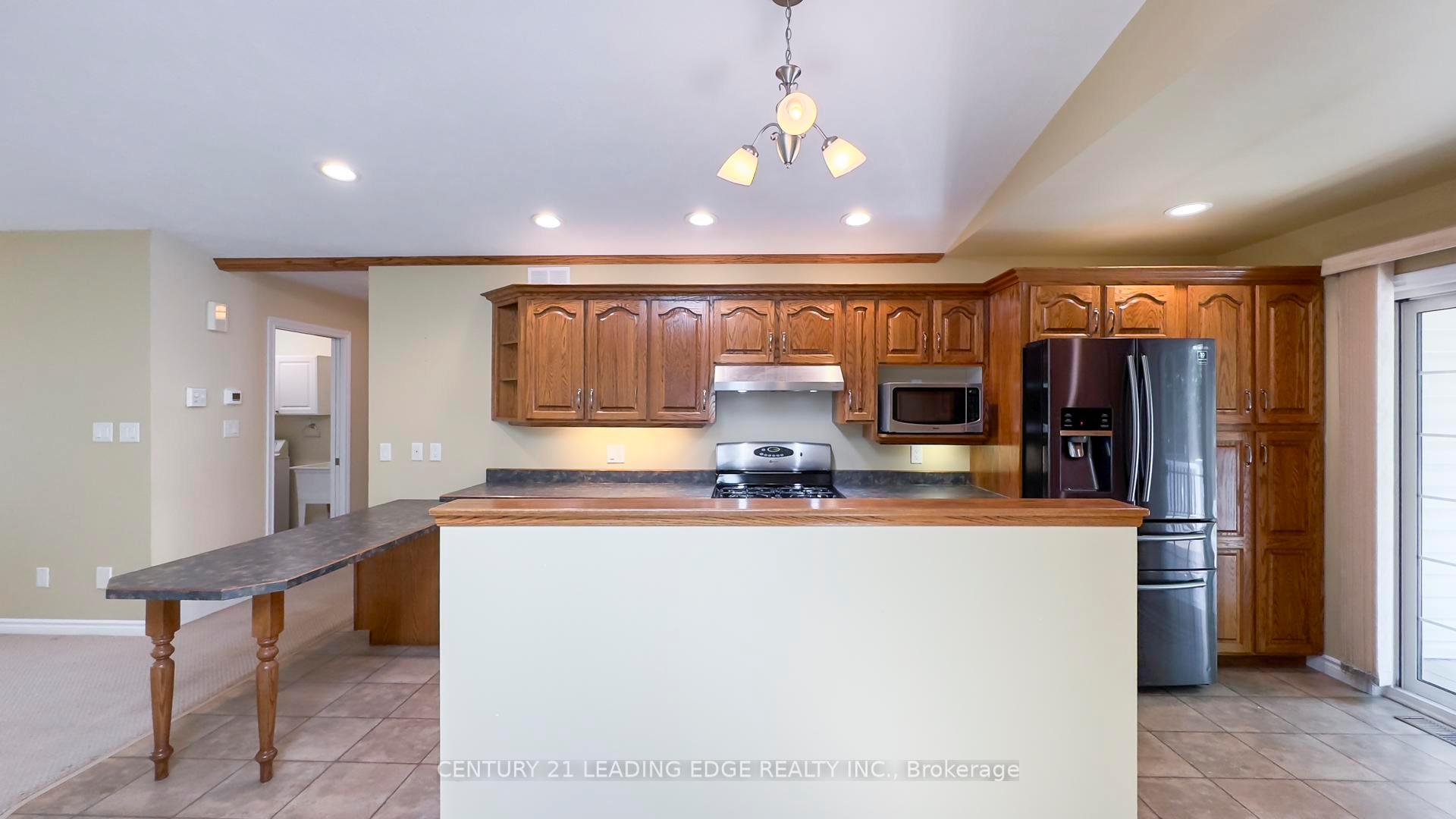 Photo 8 of 221 Suncoast Drive E, Goderich, Goderich (Town) — HOMEH