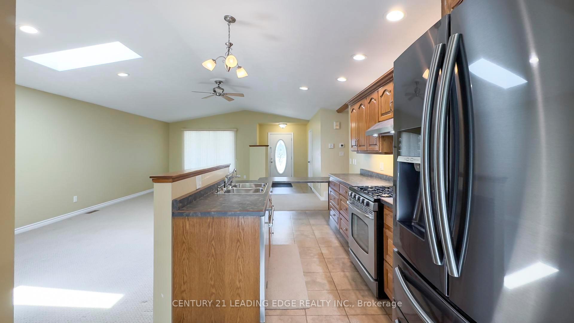 Photo 14 of 221 Suncoast Drive E, Goderich, Goderich (Town) — HOMEH