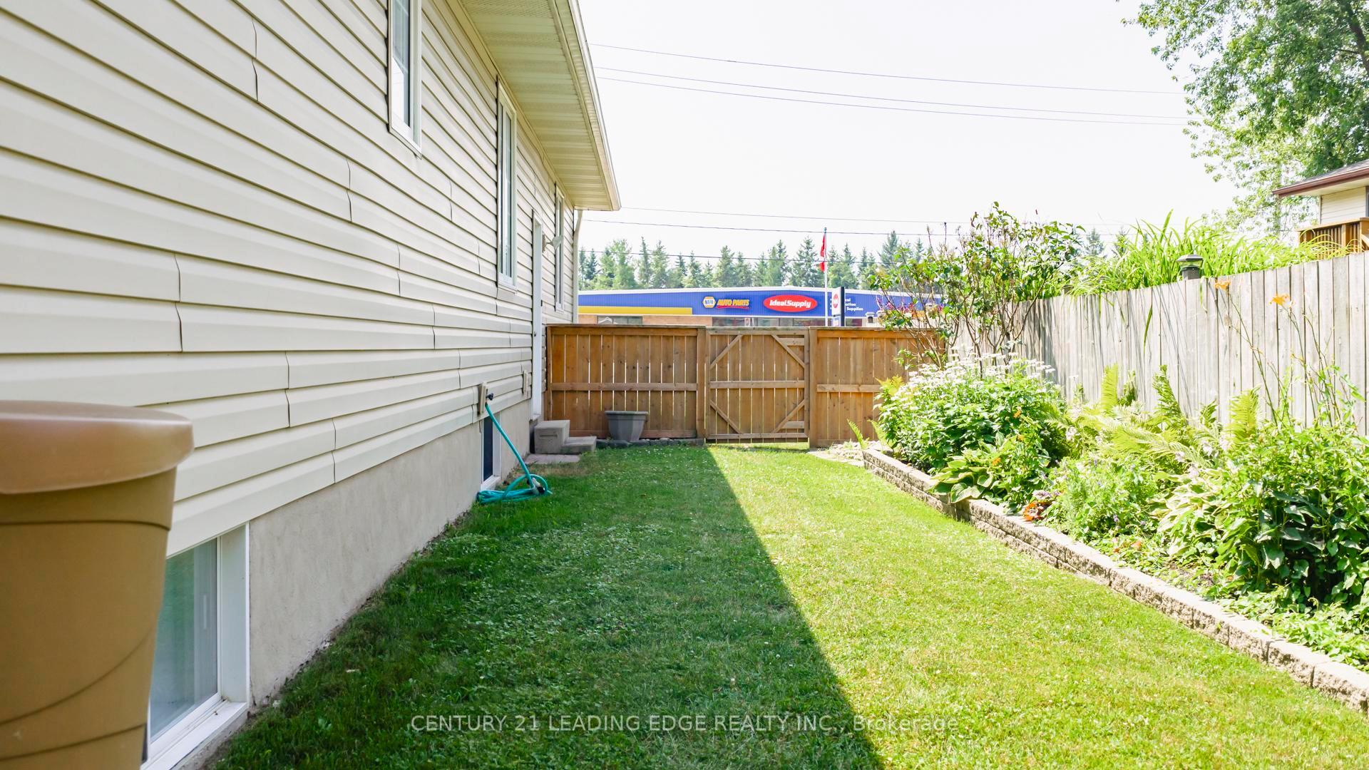 Photo 40 of 221 Suncoast Drive E, Goderich, Goderich (Town) — HOMEH