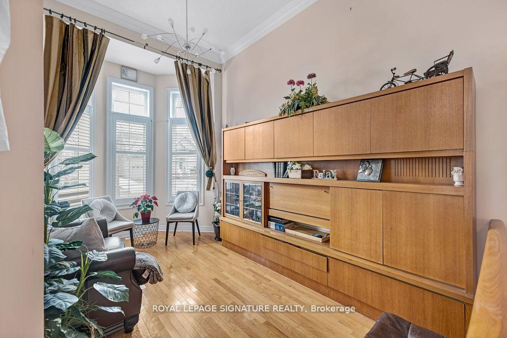 Photo 5 of 102 Pennyroyal Crescent, Brampton, Bramalea North Industrial — HOMEH