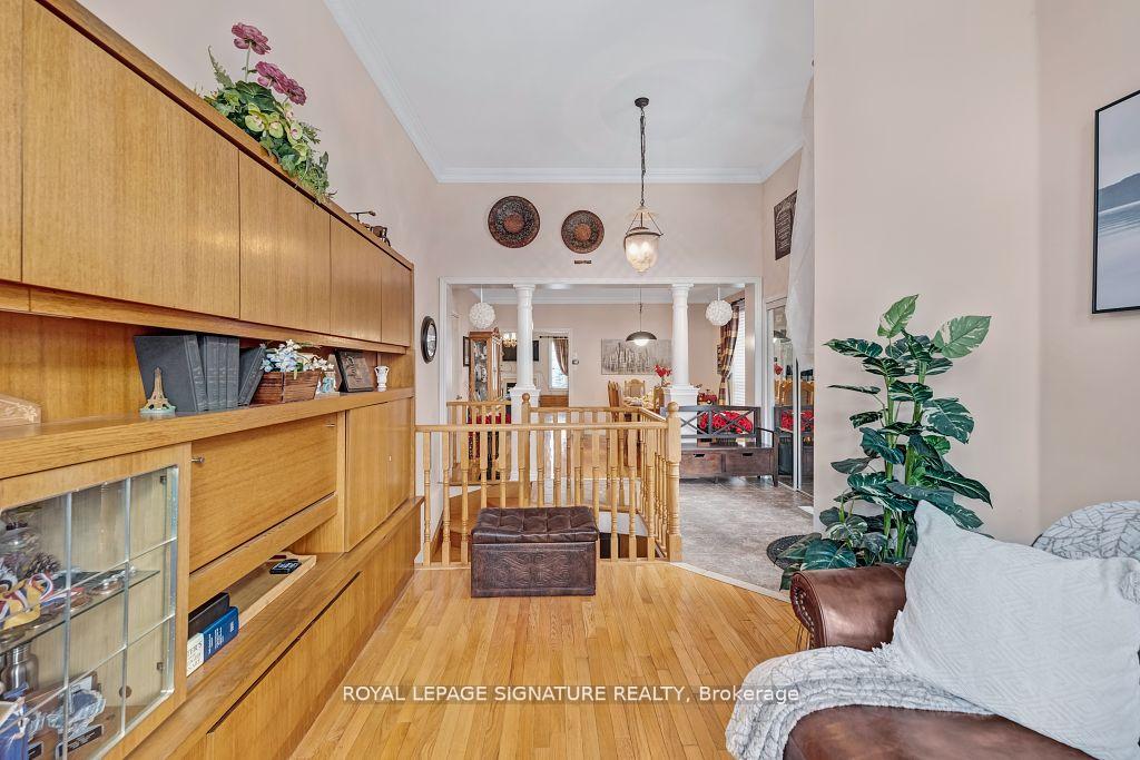 Photo 7 of 102 Pennyroyal Crescent, Brampton, Bramalea North Industrial — HOMEH