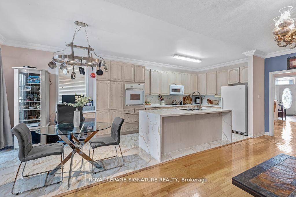 Photo 11 of 102 Pennyroyal Crescent, Brampton, Bramalea North Industrial — HOMEH
