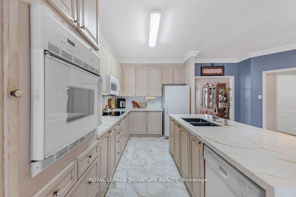 Photo 13 of 102 Pennyroyal Crescent, Brampton, Bramalea North Industrial — HOMEH