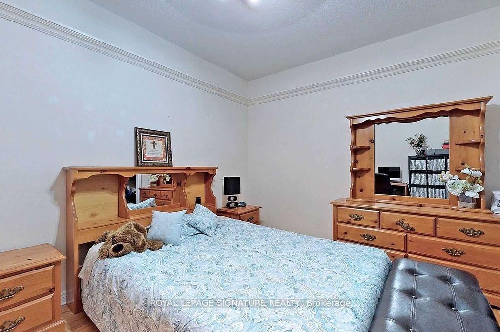 Photo 20 of 102 Pennyroyal Crescent, Brampton, Bramalea North Industrial — HOMEH