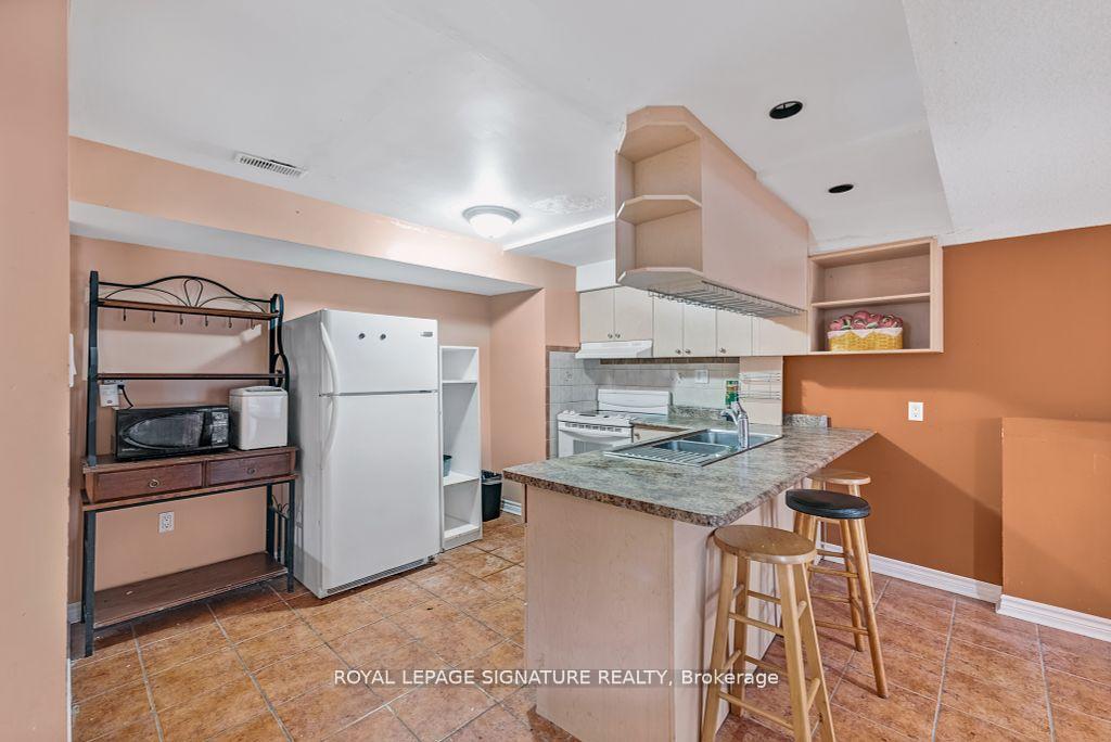Photo 24 of 102 Pennyroyal Crescent, Brampton, Bramalea North Industrial — HOMEH