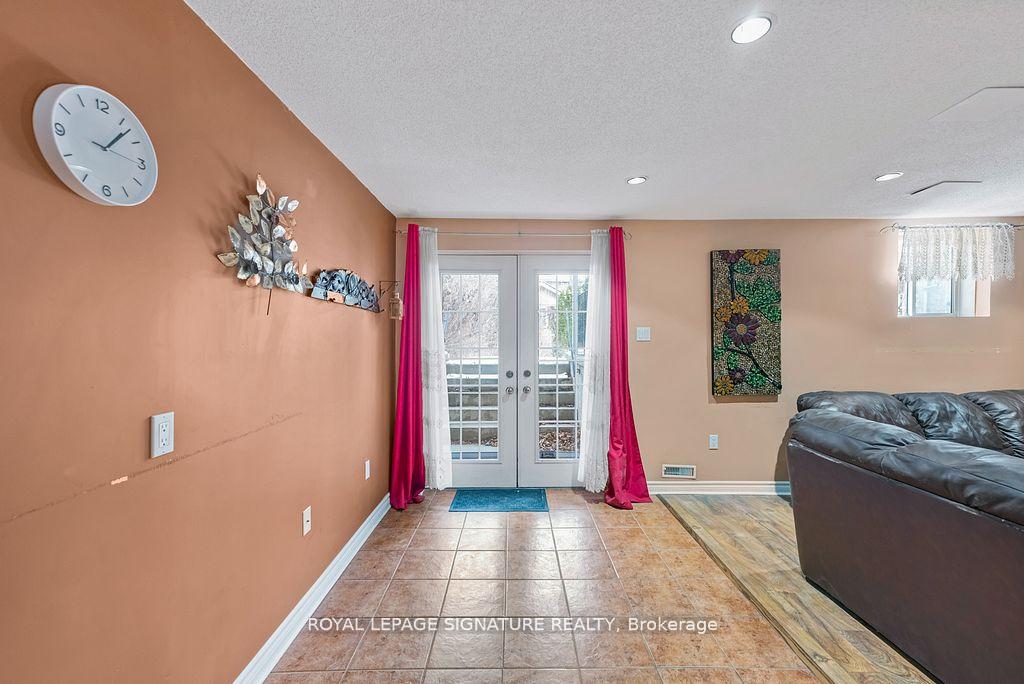 Photo 32 of 102 Pennyroyal Crescent, Brampton, Bramalea North Industrial — HOMEH