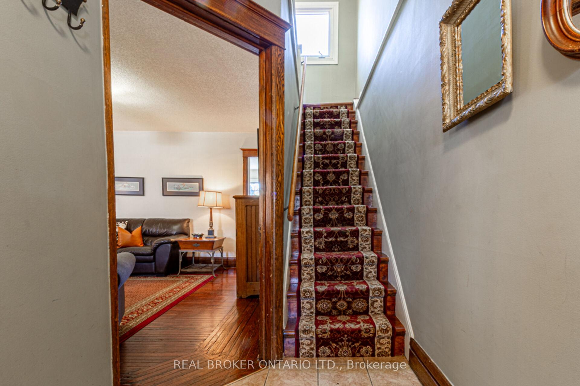 Photo 4 of 165 Leinster Avenue N, Hamilton, Stripley — HOMEH