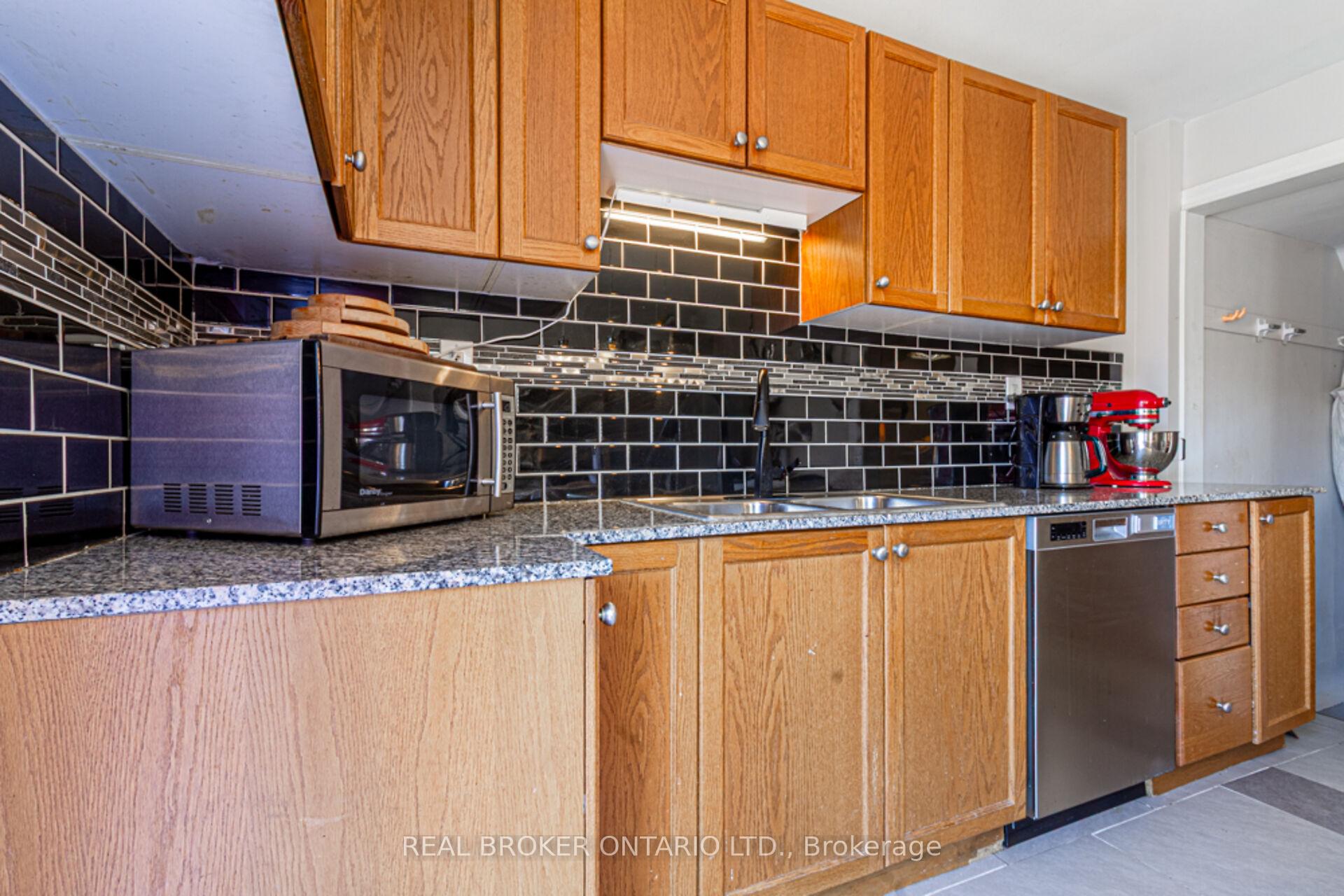 Photo 13 of 165 Leinster Avenue N, Hamilton, Stripley — HOMEH