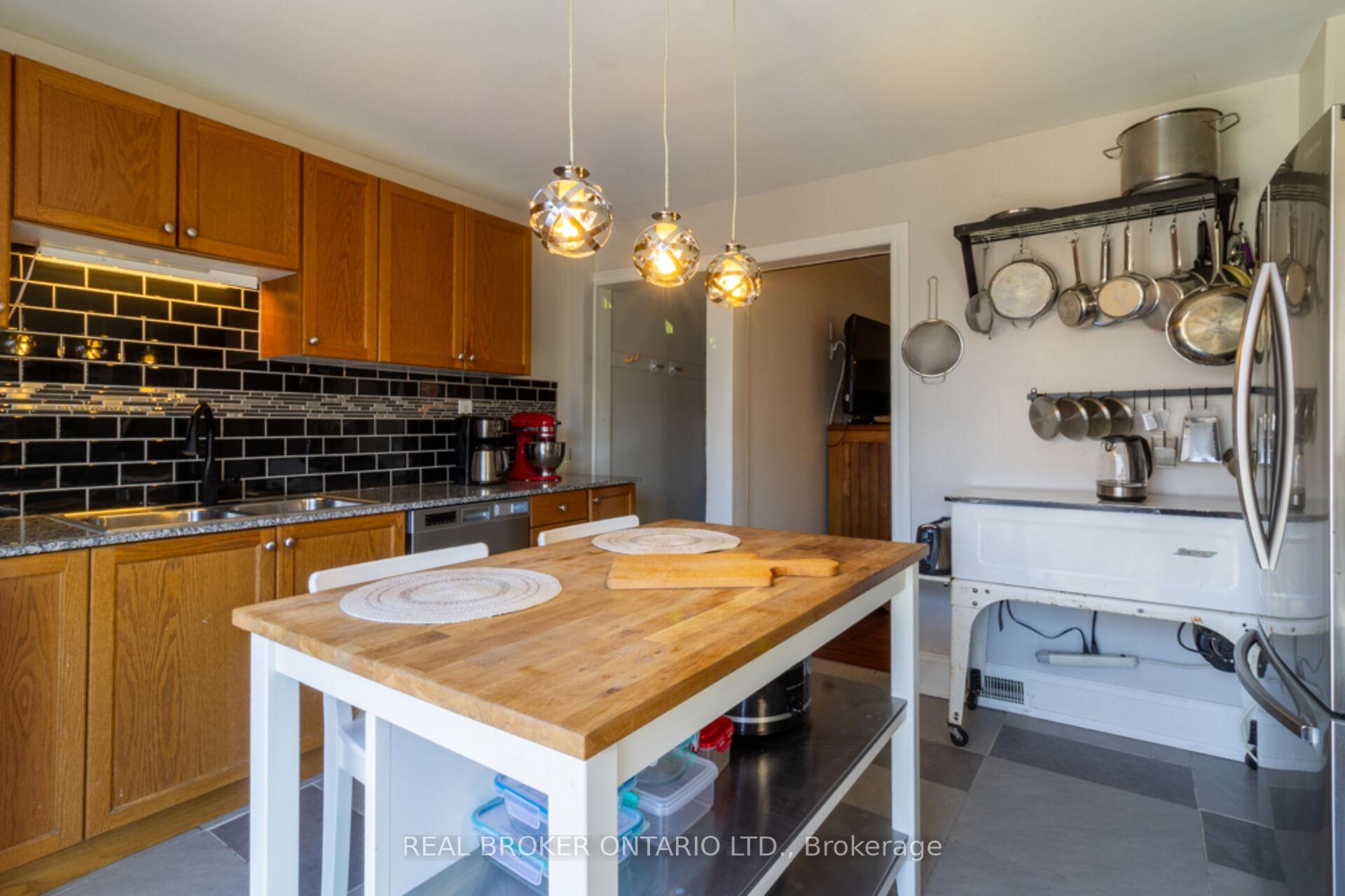 Photo 14 of 165 Leinster Avenue N, Hamilton, Stripley — HOMEH