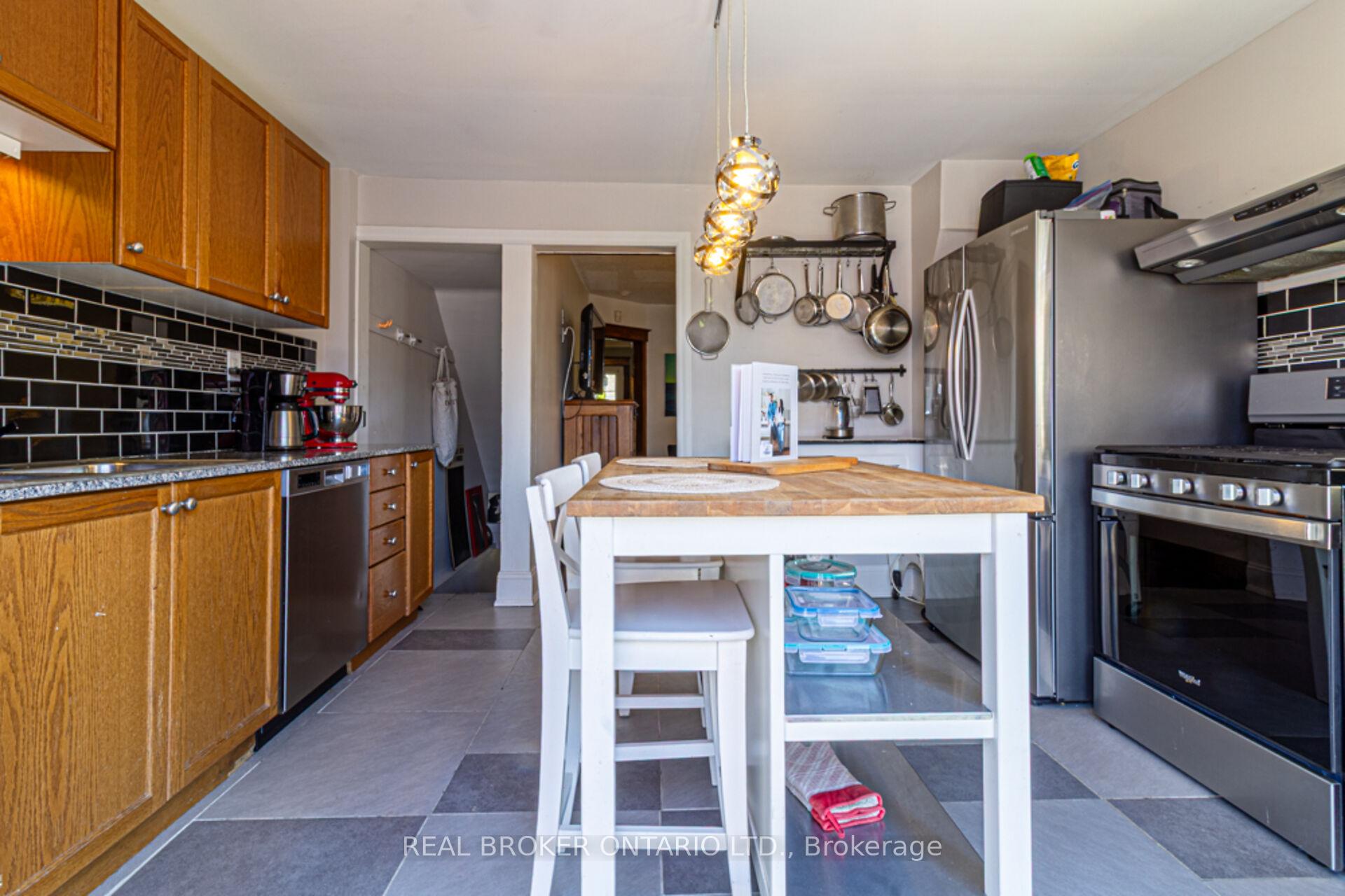 Photo 15 of 165 Leinster Avenue N, Hamilton, Stripley — HOMEH