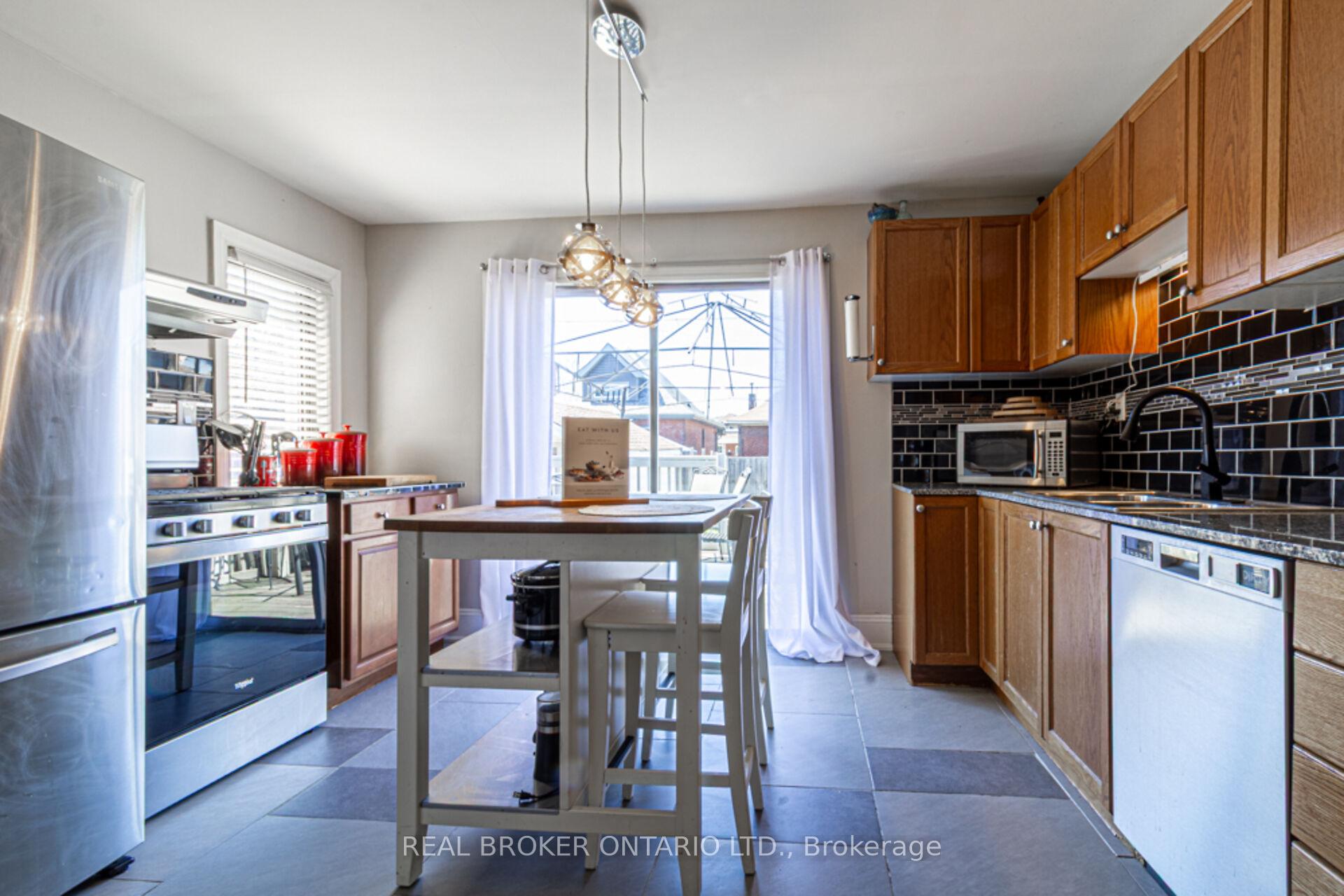 Photo 18 of 165 Leinster Avenue N, Hamilton, Stripley — HOMEH