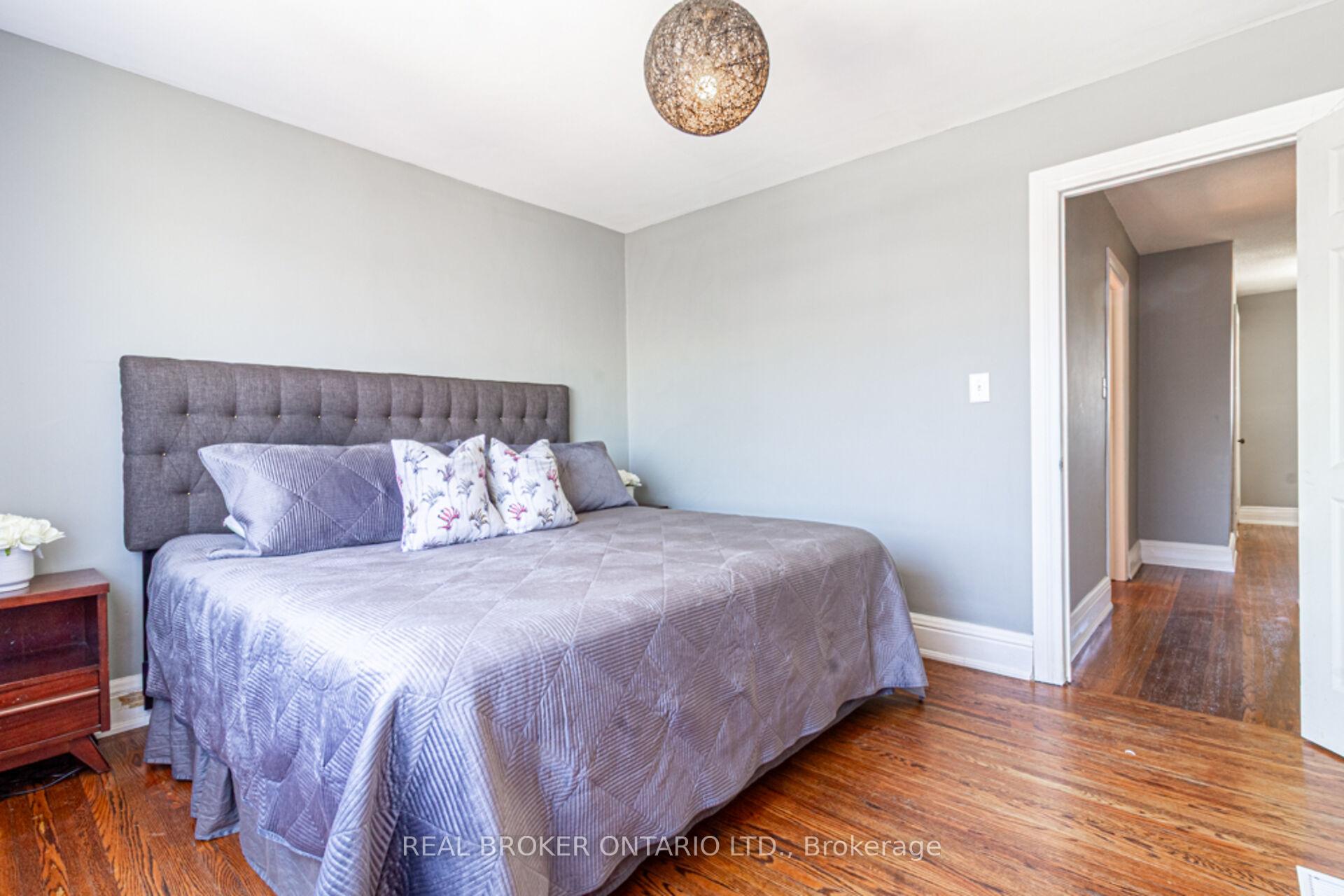 Photo 23 of 165 Leinster Avenue N, Hamilton, Stripley — HOMEH