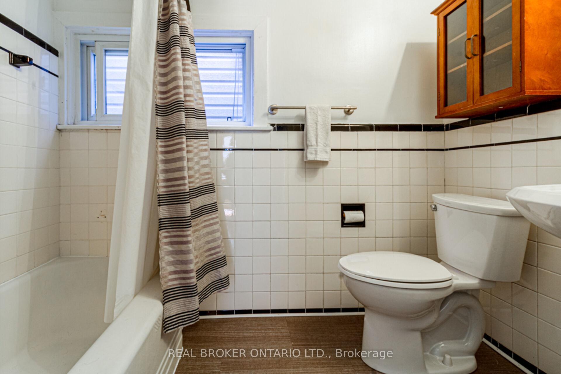 Photo 31 of 165 Leinster Avenue N, Hamilton, Stripley — HOMEH