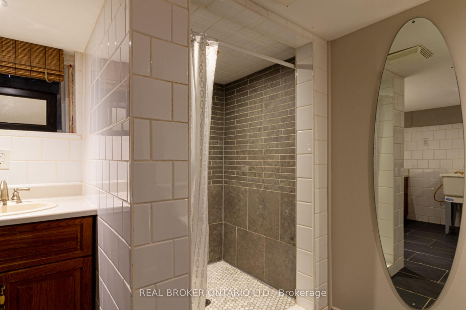 Photo 37 of 165 Leinster Avenue N, Hamilton, Stripley — HOMEH