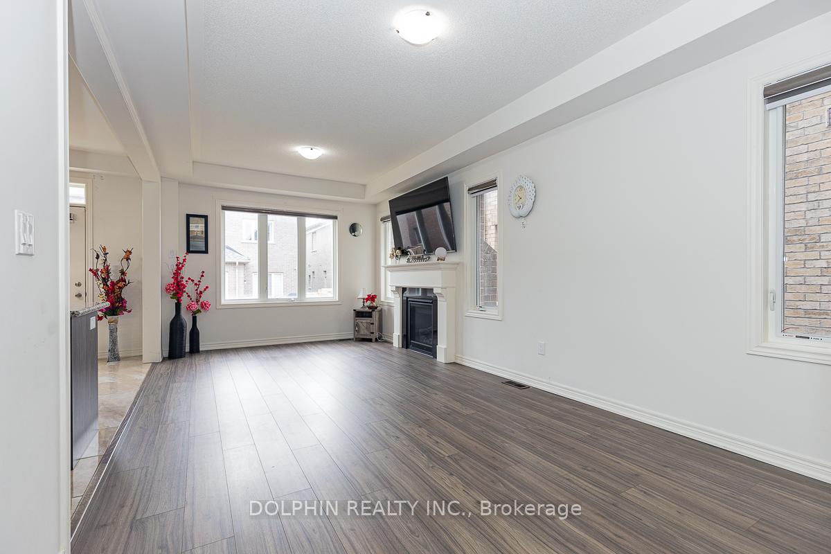 Photo 9 of 10 Great Falls Boulevard, Hamilton, Waterdown — HOMEH