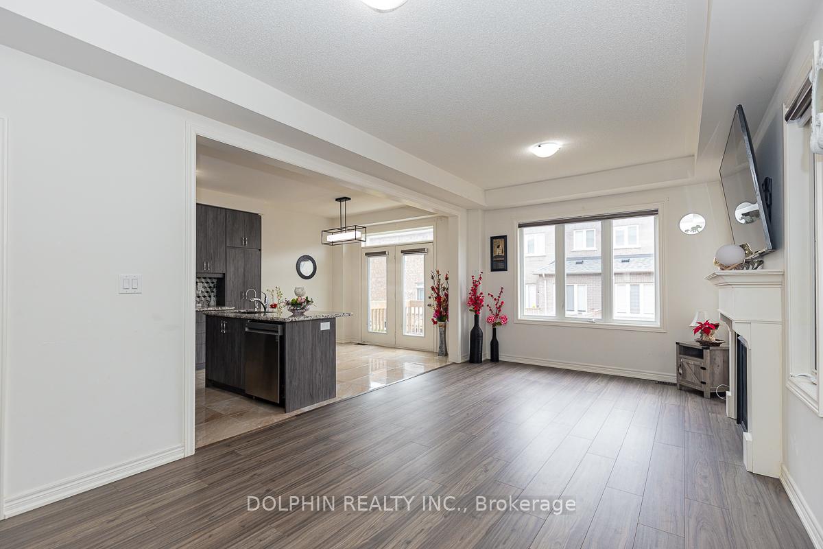 Photo 11 of 10 Great Falls Boulevard, Hamilton, Waterdown — HOMEH