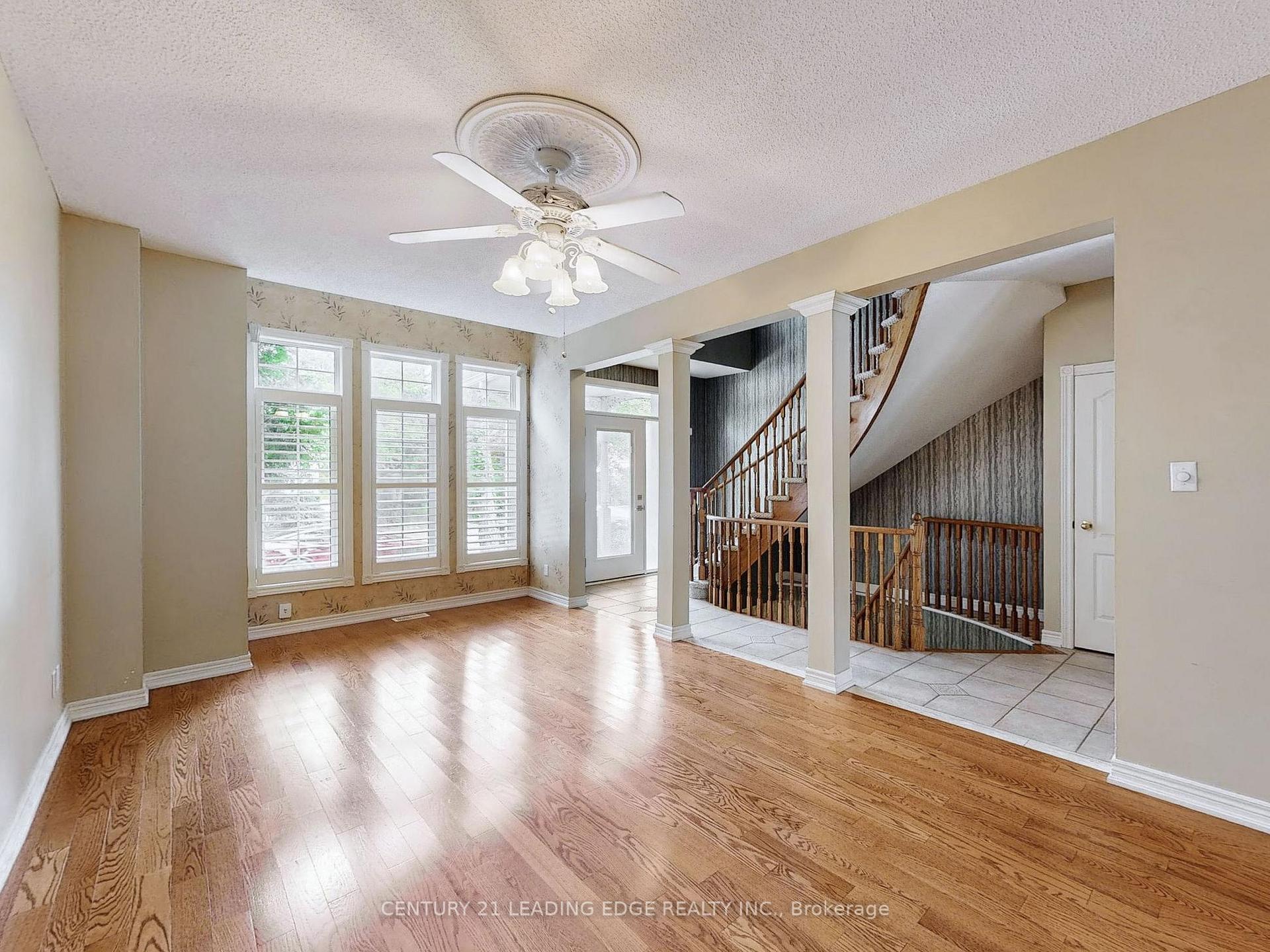 Photo 3 of 977 Lake Drive E, Georgina, Sutton & Jackson's Point — HOMEH
