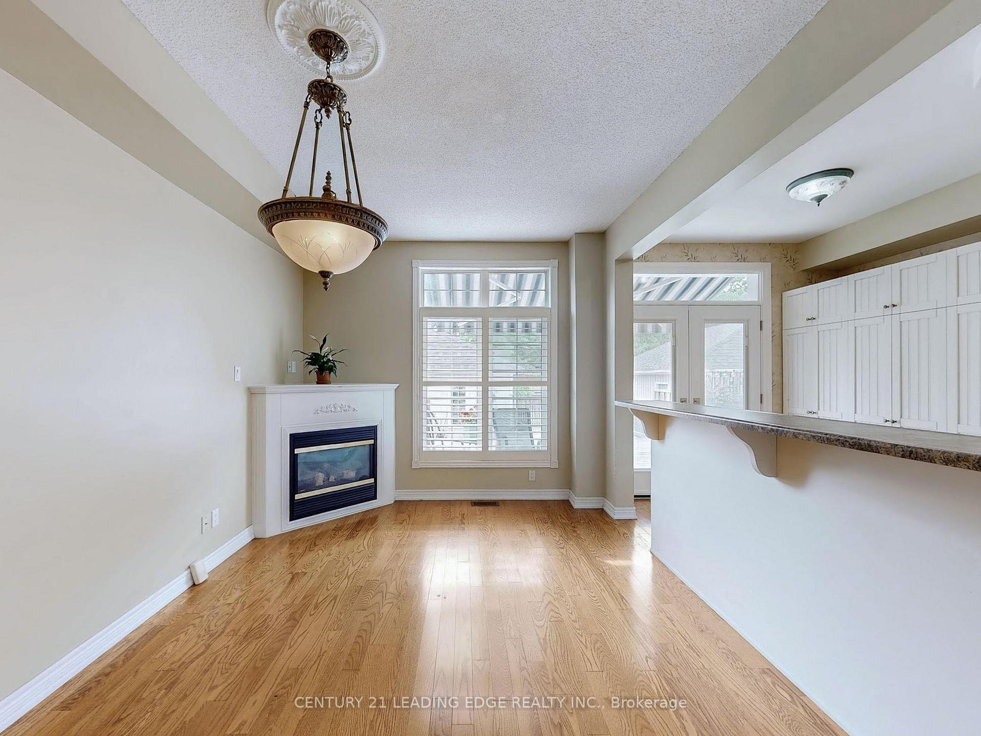 Photo 4 of 977 Lake Drive E, Georgina, Sutton & Jackson's Point — HOMEH