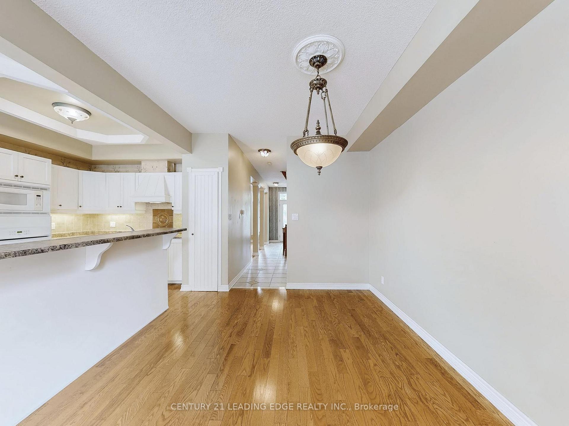 Photo 11 of 977 Lake Drive E, Georgina, Sutton & Jackson's Point — HOMEH