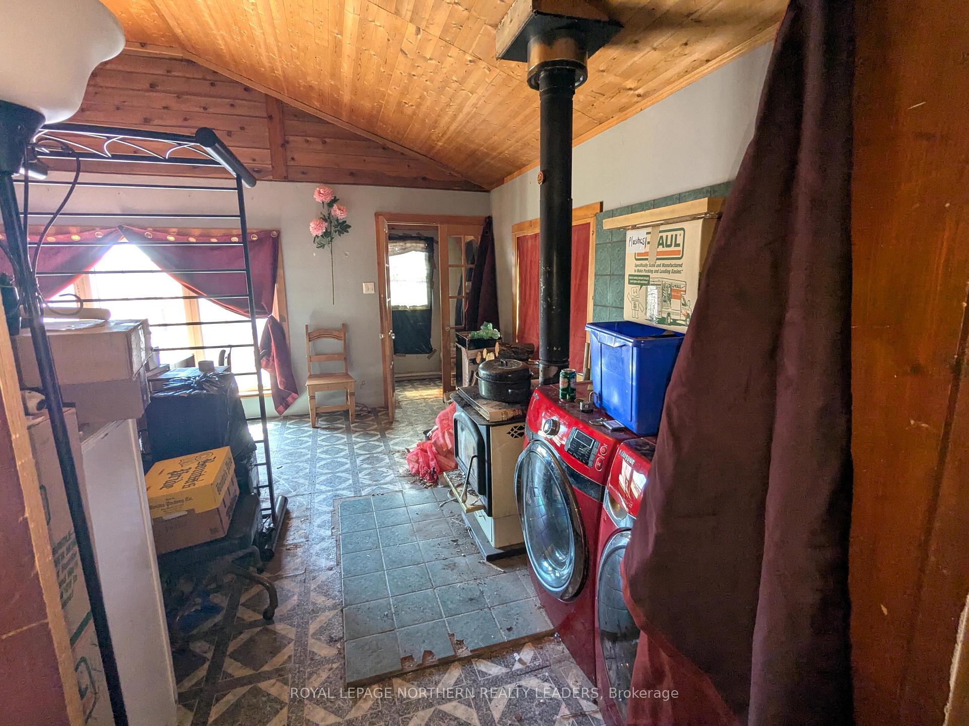 Photo 15 of 760 Glackmeyer Concession Rd 10 & 11, Cochrane — HOMEH