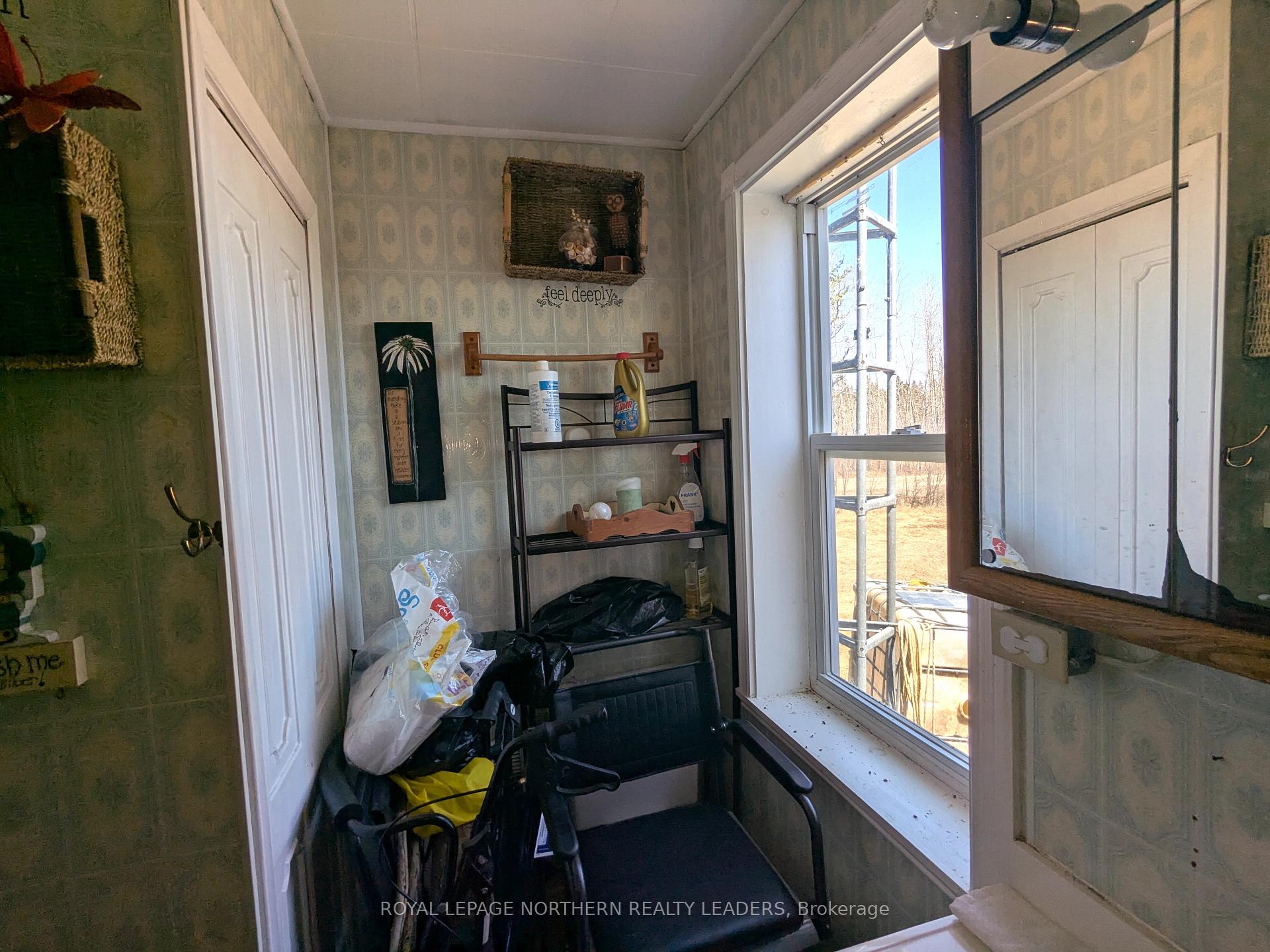 Photo 17 of 760 Glackmeyer Concession Rd 10 & 11, Cochrane — HOMEH