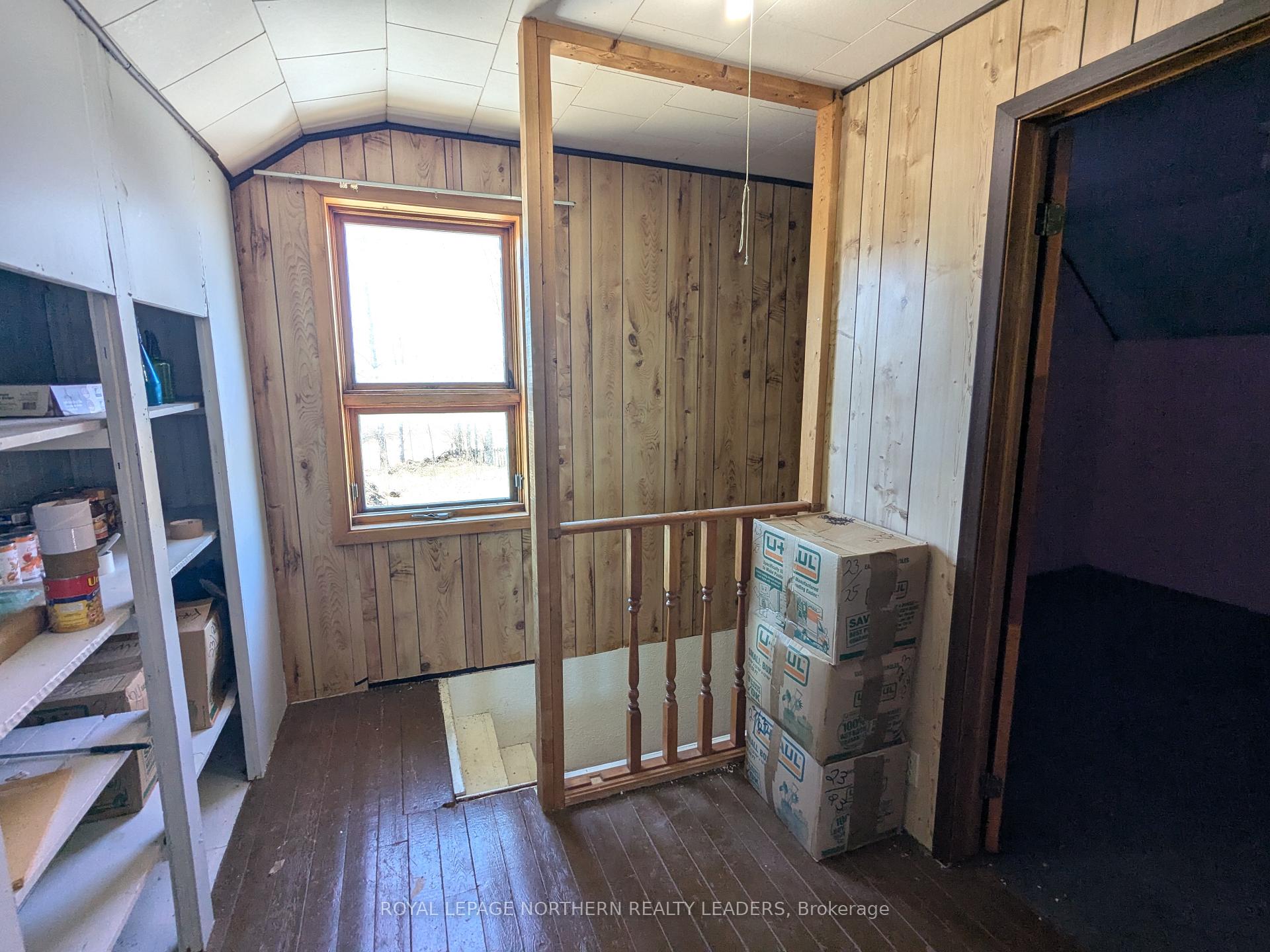Photo 21 of 760 Glackmeyer Concession Rd 10 & 11, Cochrane — HOMEH