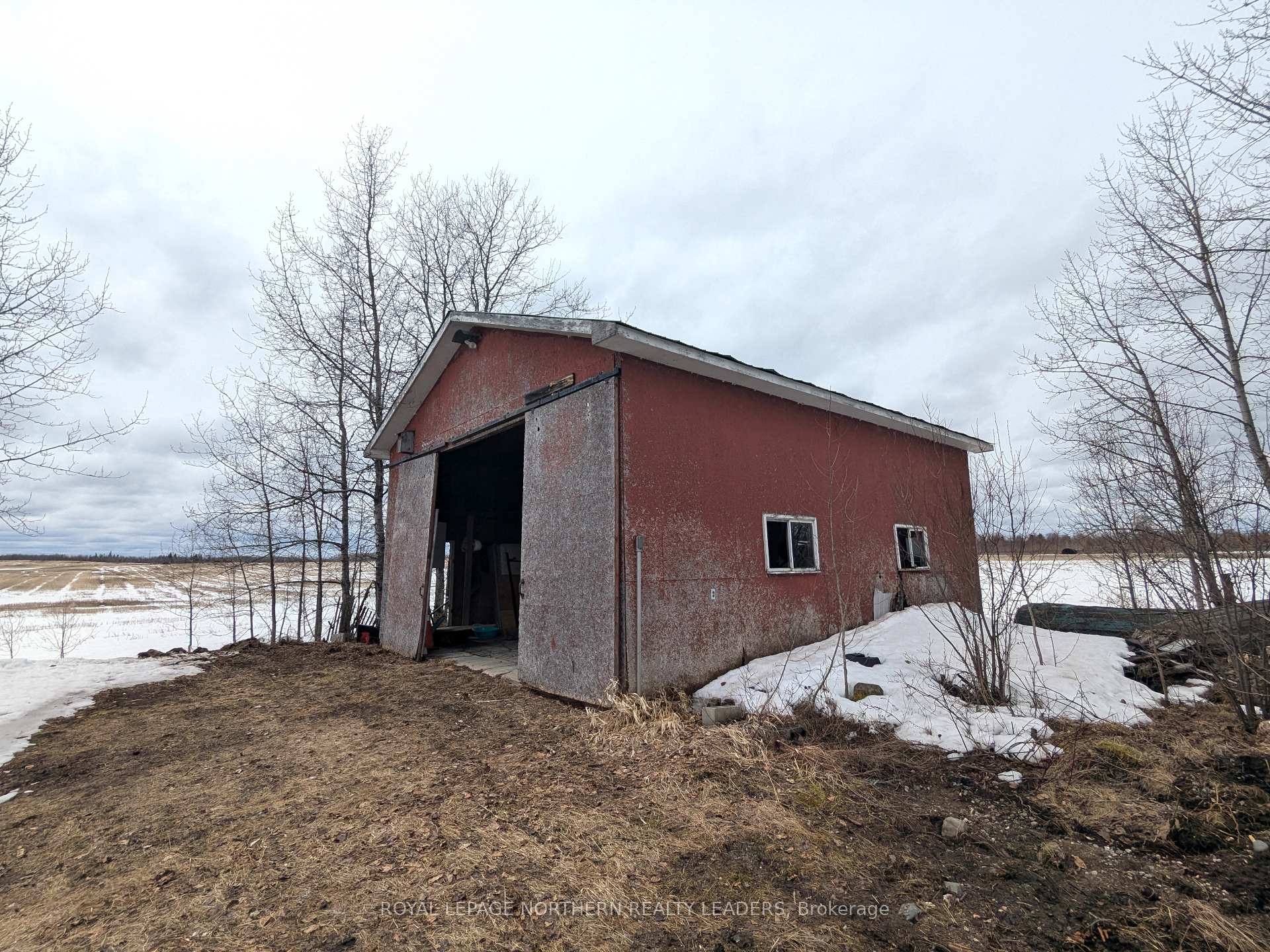 Photo 25 of 760 Glackmeyer Concession Rd 10 & 11, Cochrane — HOMEH