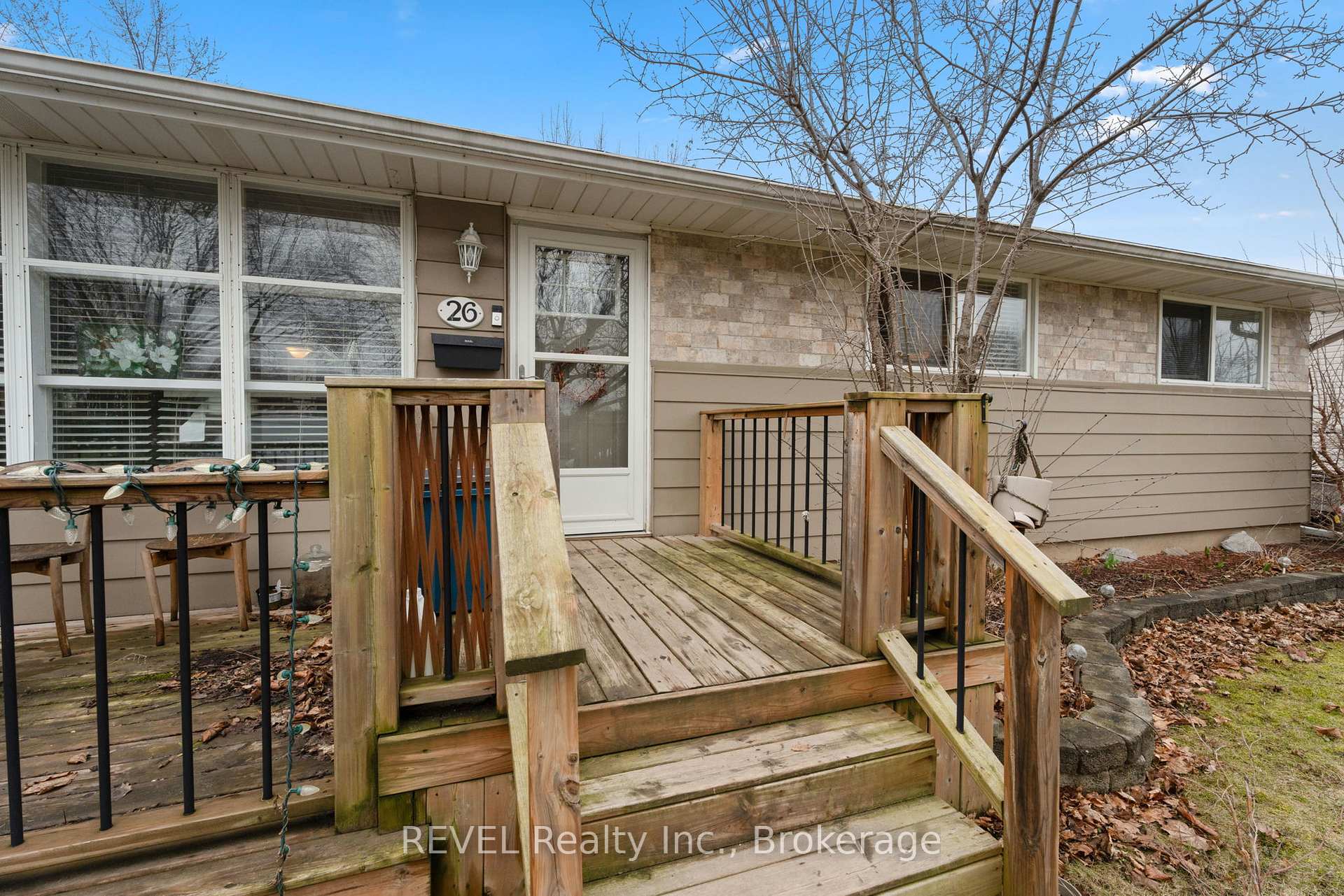 Photo 3 of 26 Roseland Avenue, St. Catharines, Carlton/Bunting — HOMEH