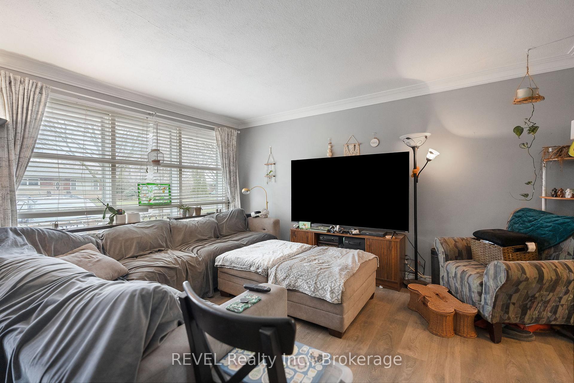 Photo 4 of 26 Roseland Avenue, St. Catharines, Carlton/Bunting — HOMEH