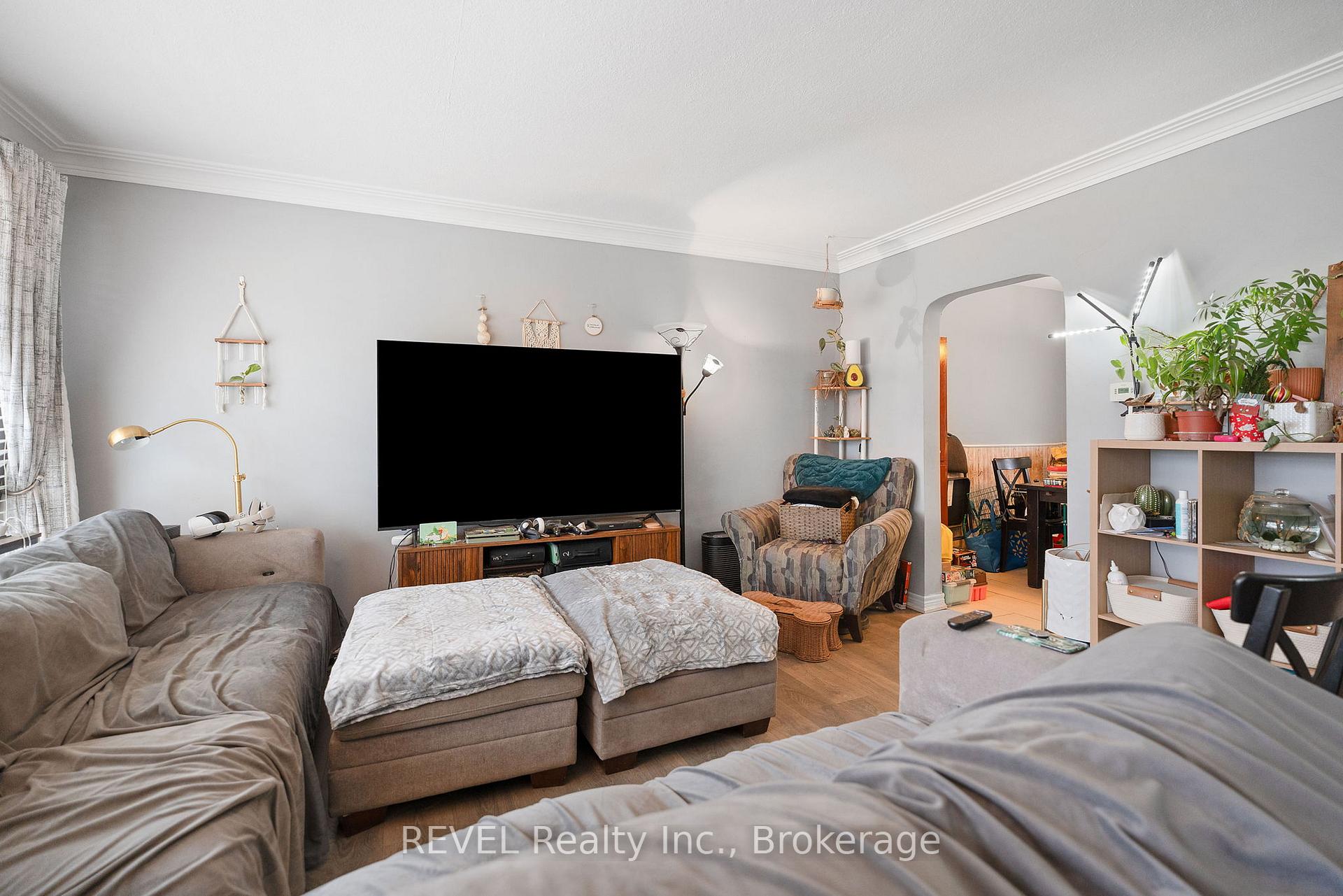 Photo 6 of 26 Roseland Avenue, St. Catharines, Carlton/Bunting — HOMEH